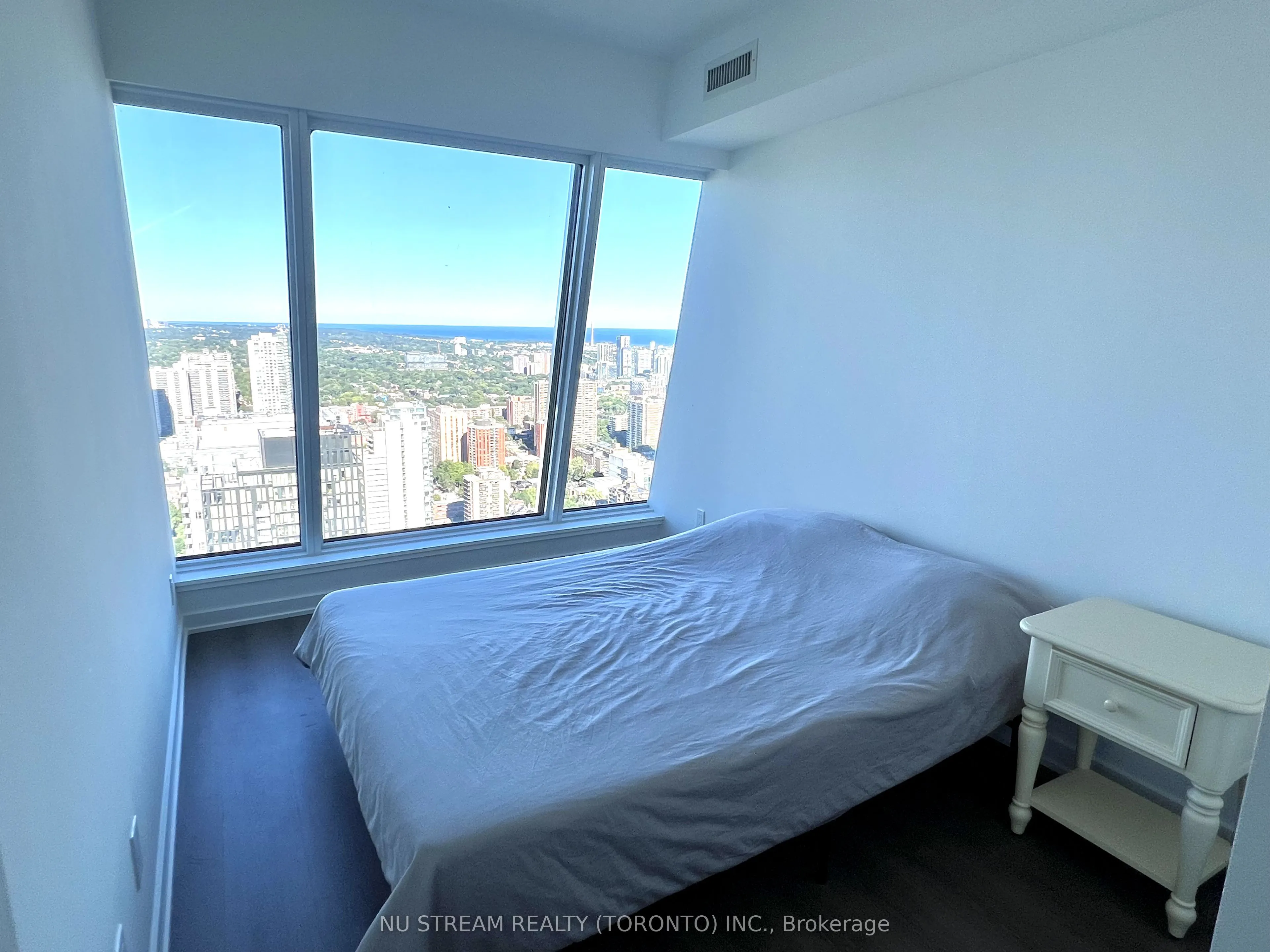 8 Wellesley Street W, #5507