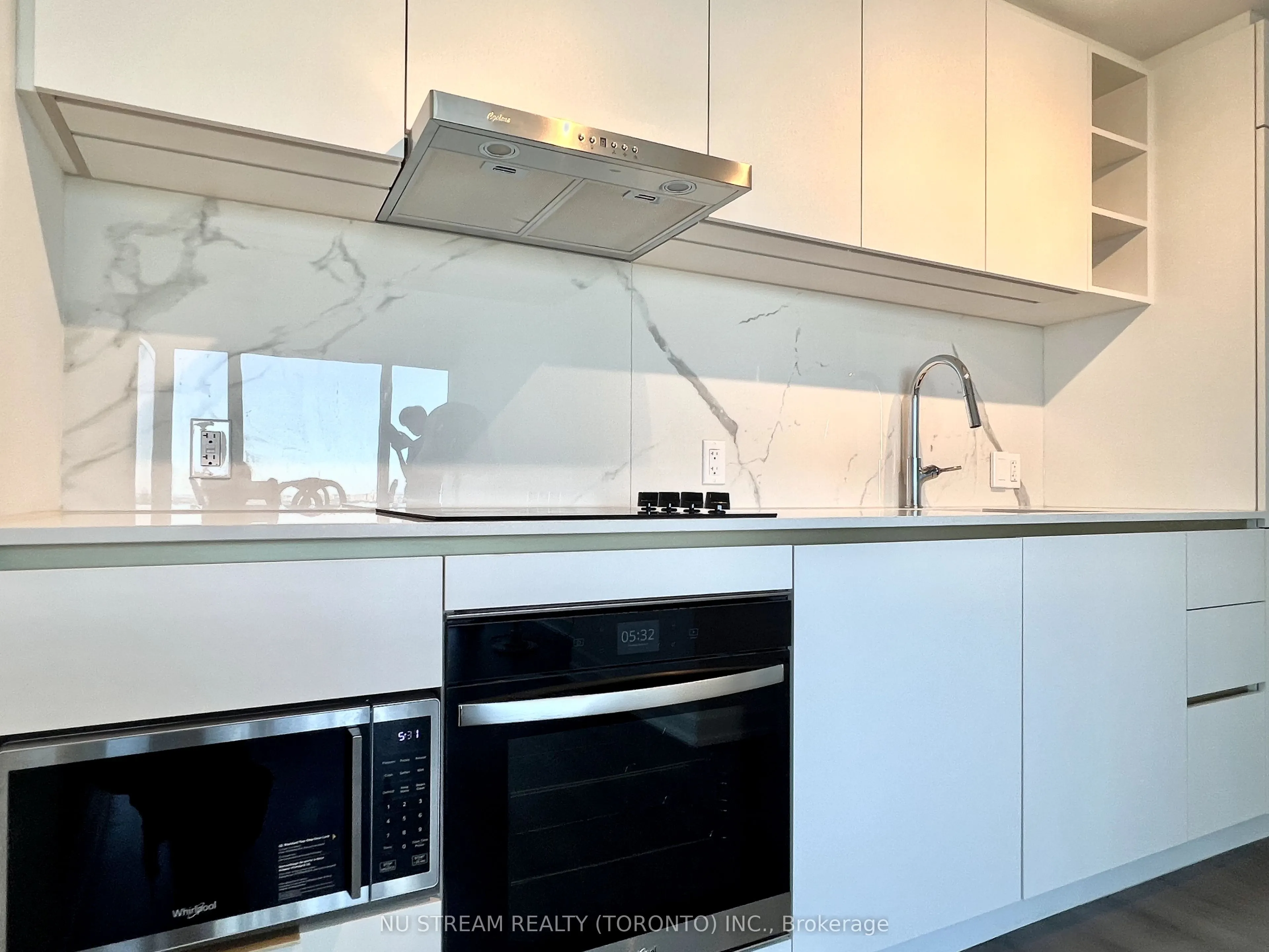 8 Wellesley Street W, #5507