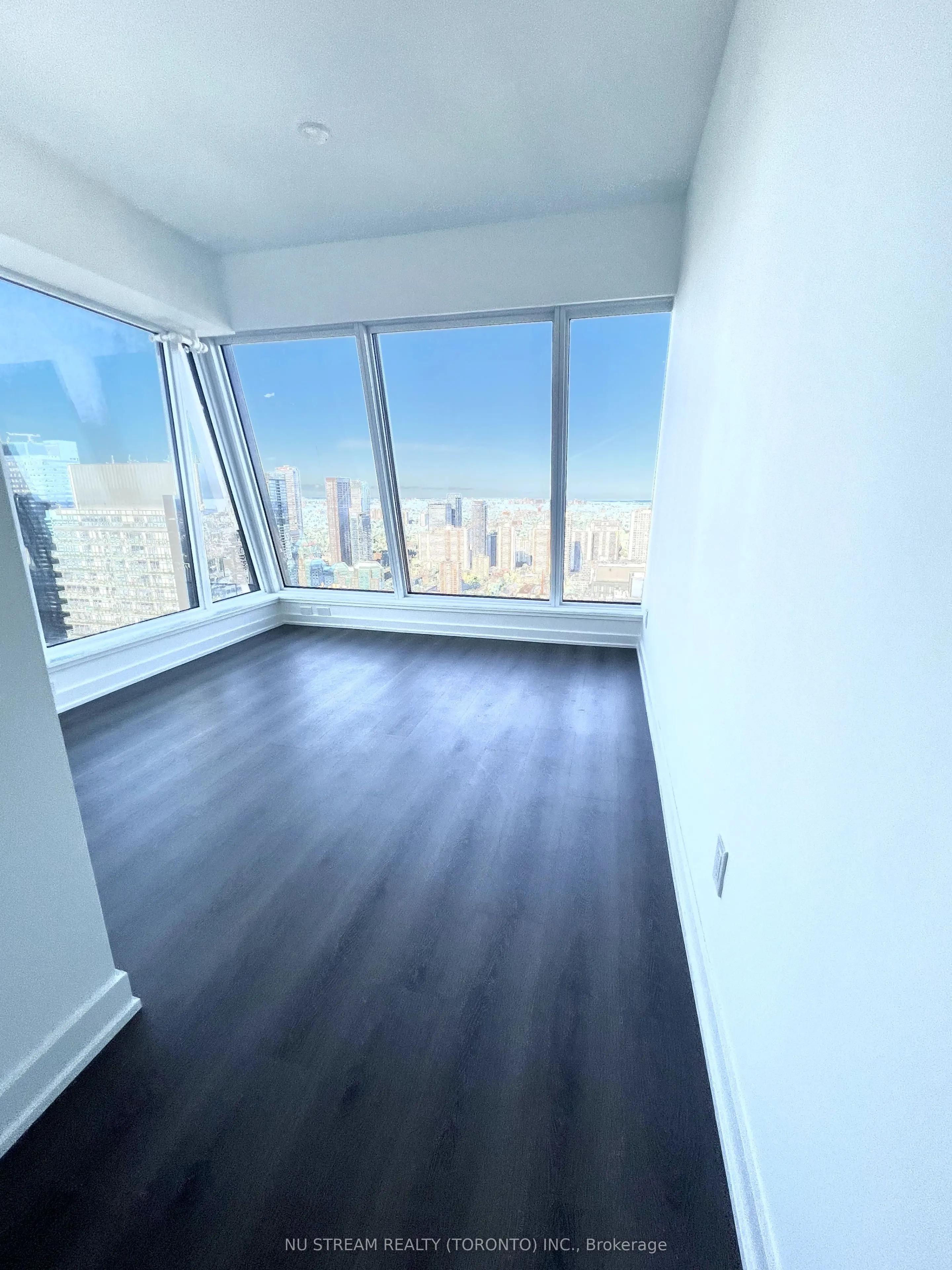 8 Wellesley Street W, #5507