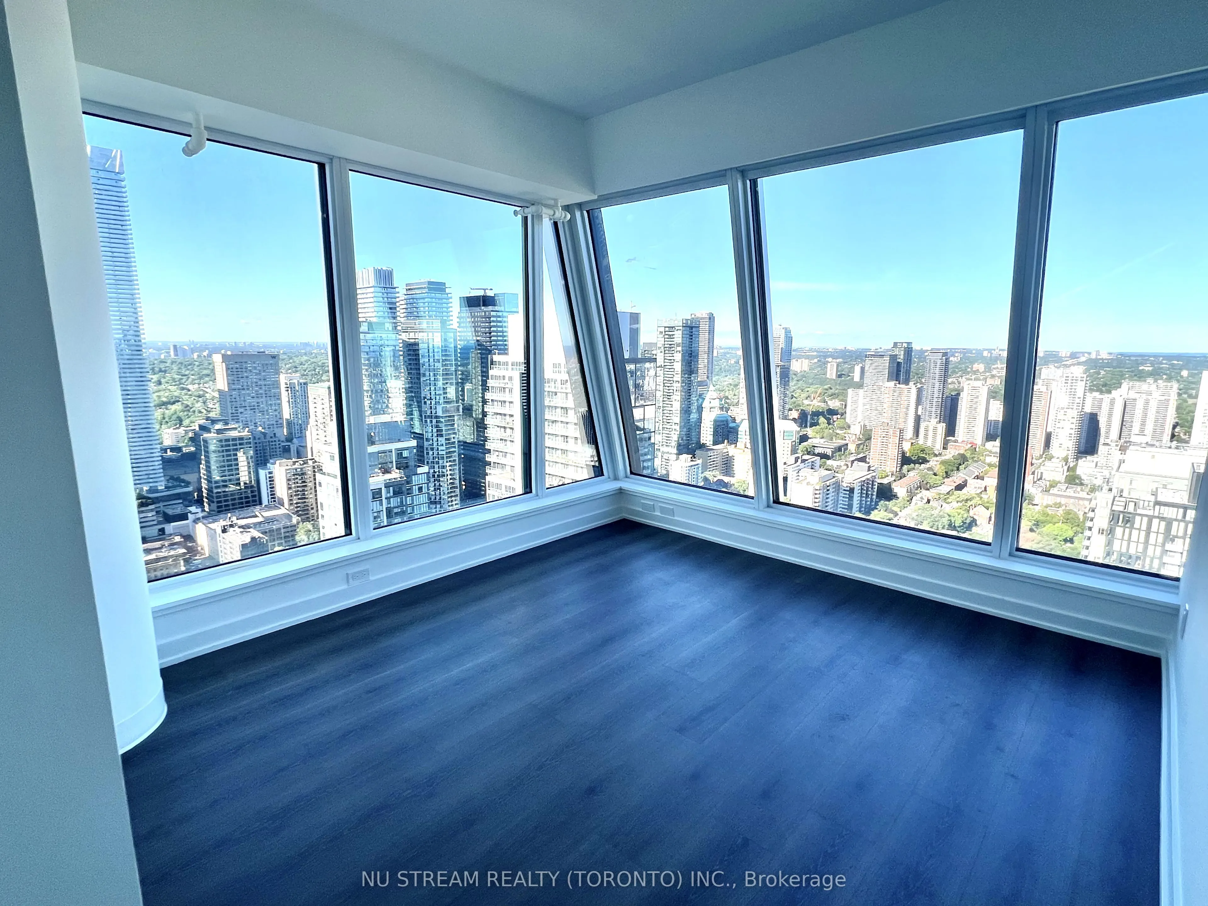 8 Wellesley Street W, #5507