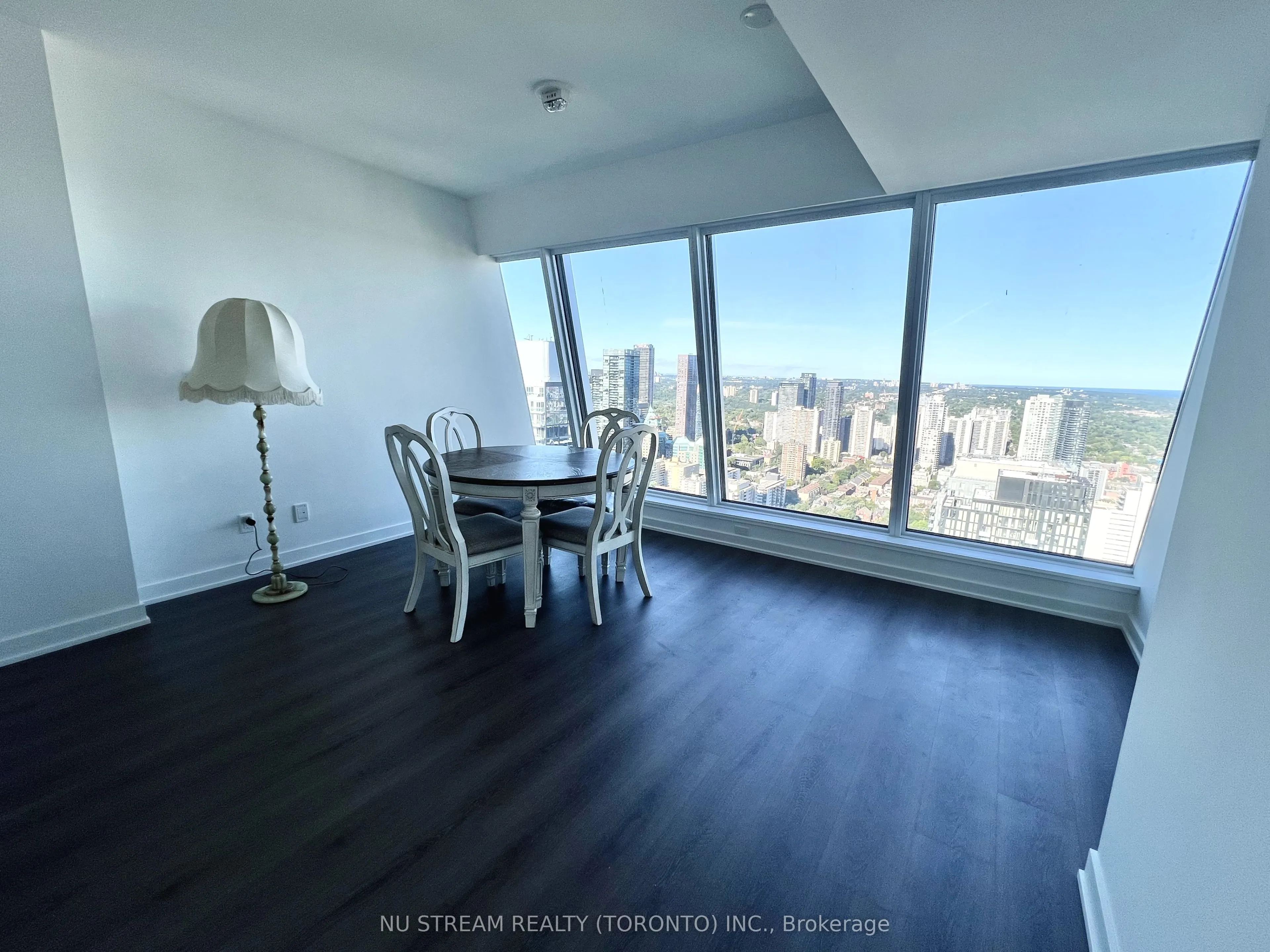 8 Wellesley Street W, #5507