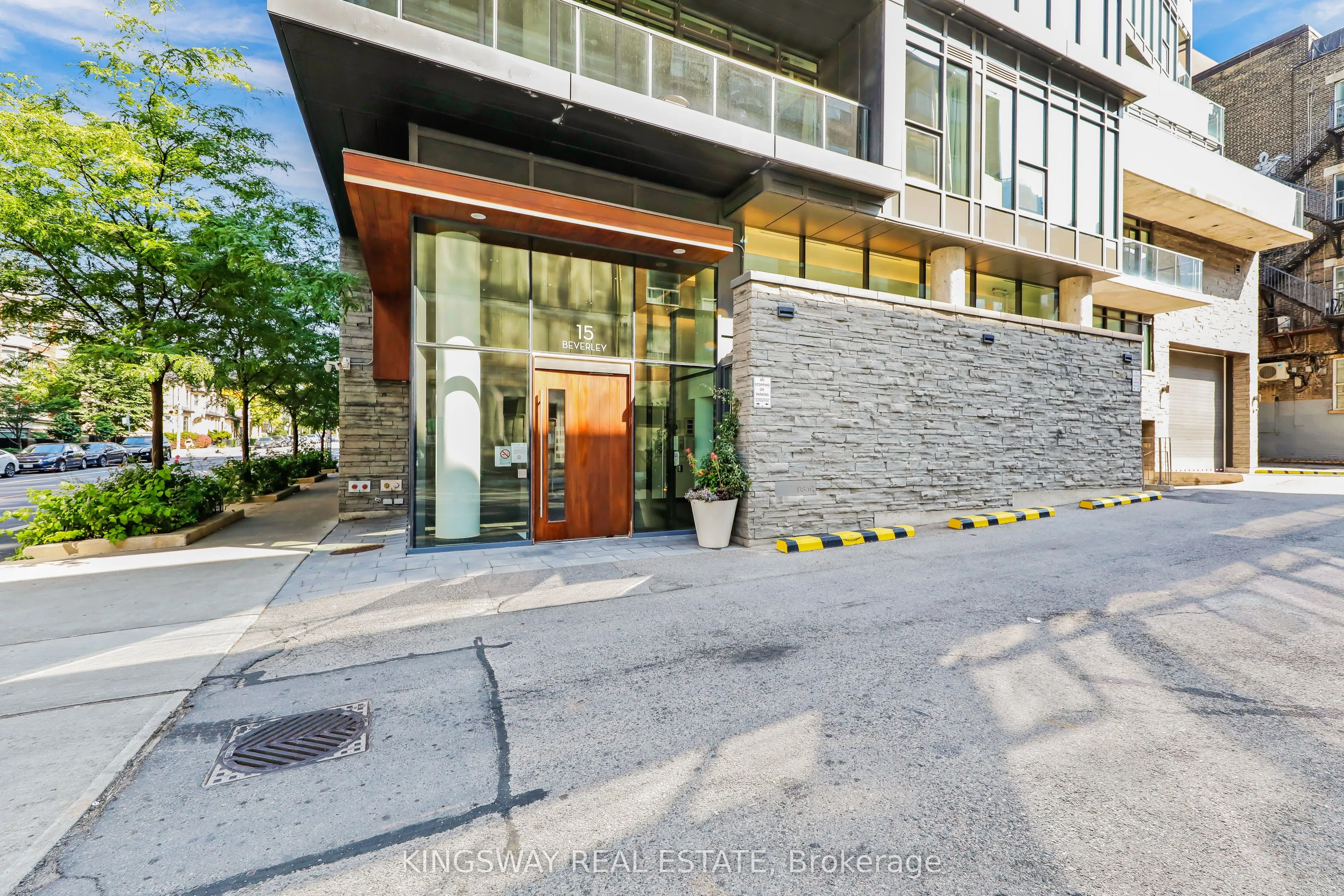 15 Beverley Street, #307