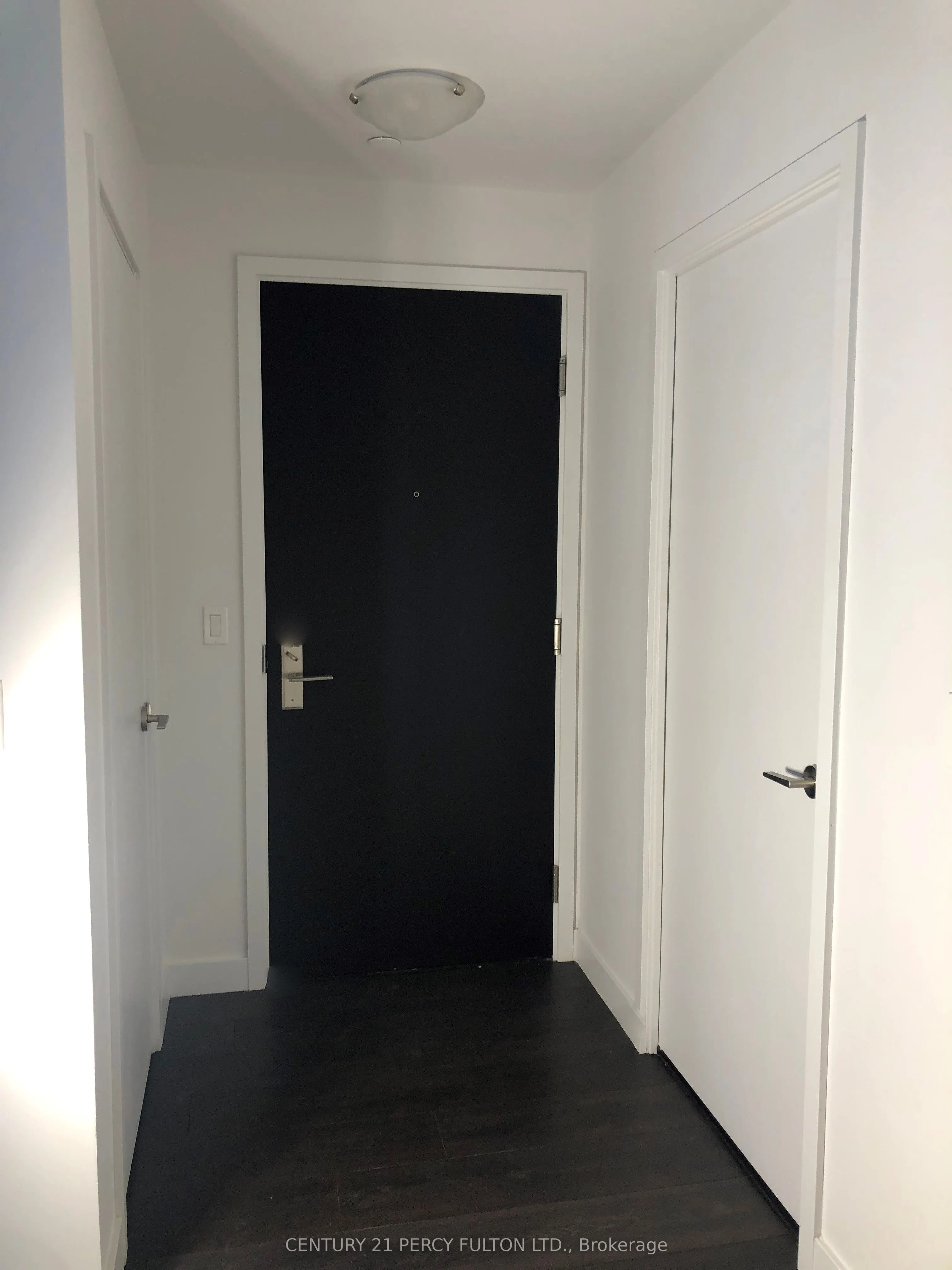 8 Eglinton Avenue E, #2001
