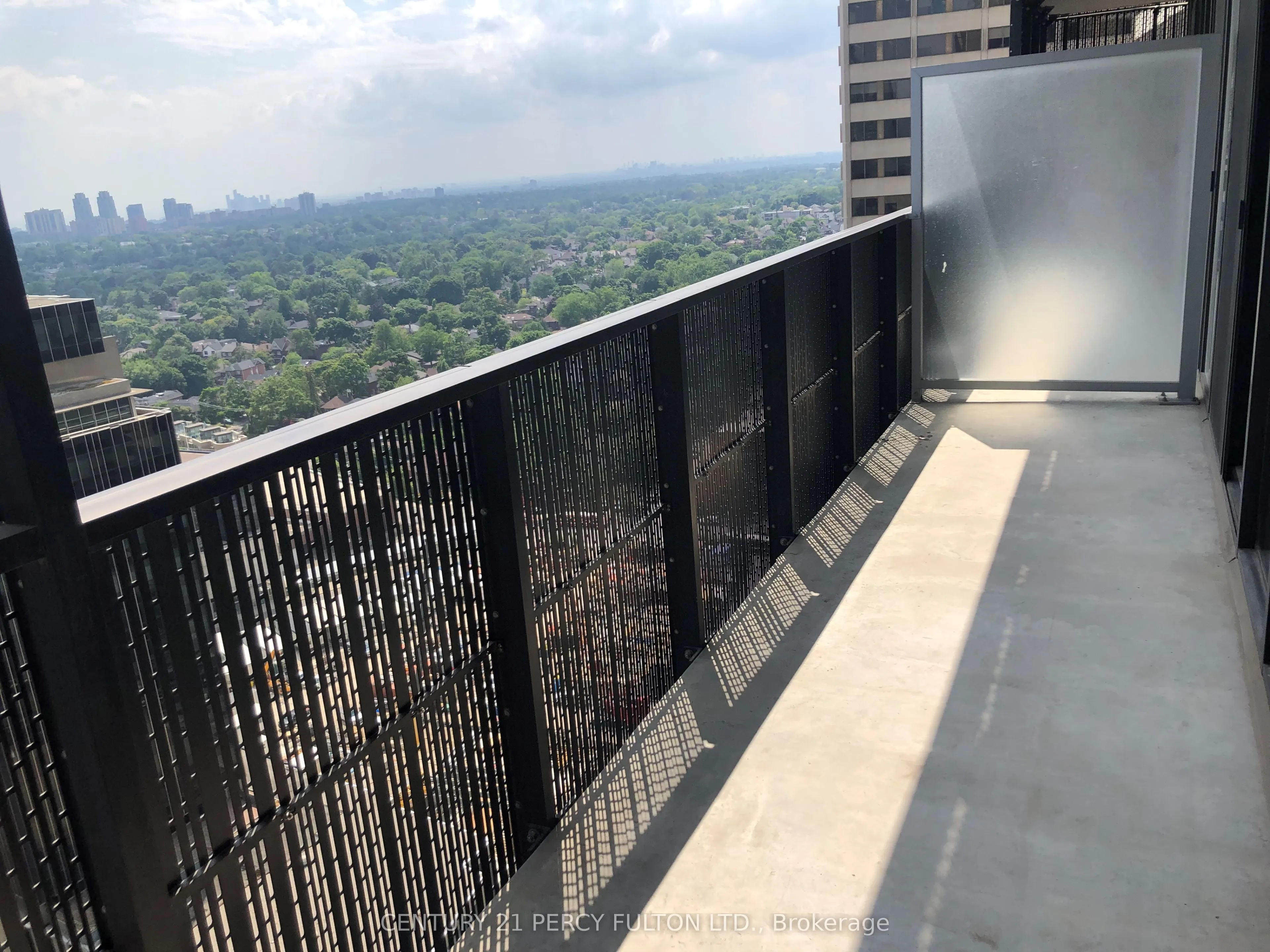 8 Eglinton Avenue E, #2001