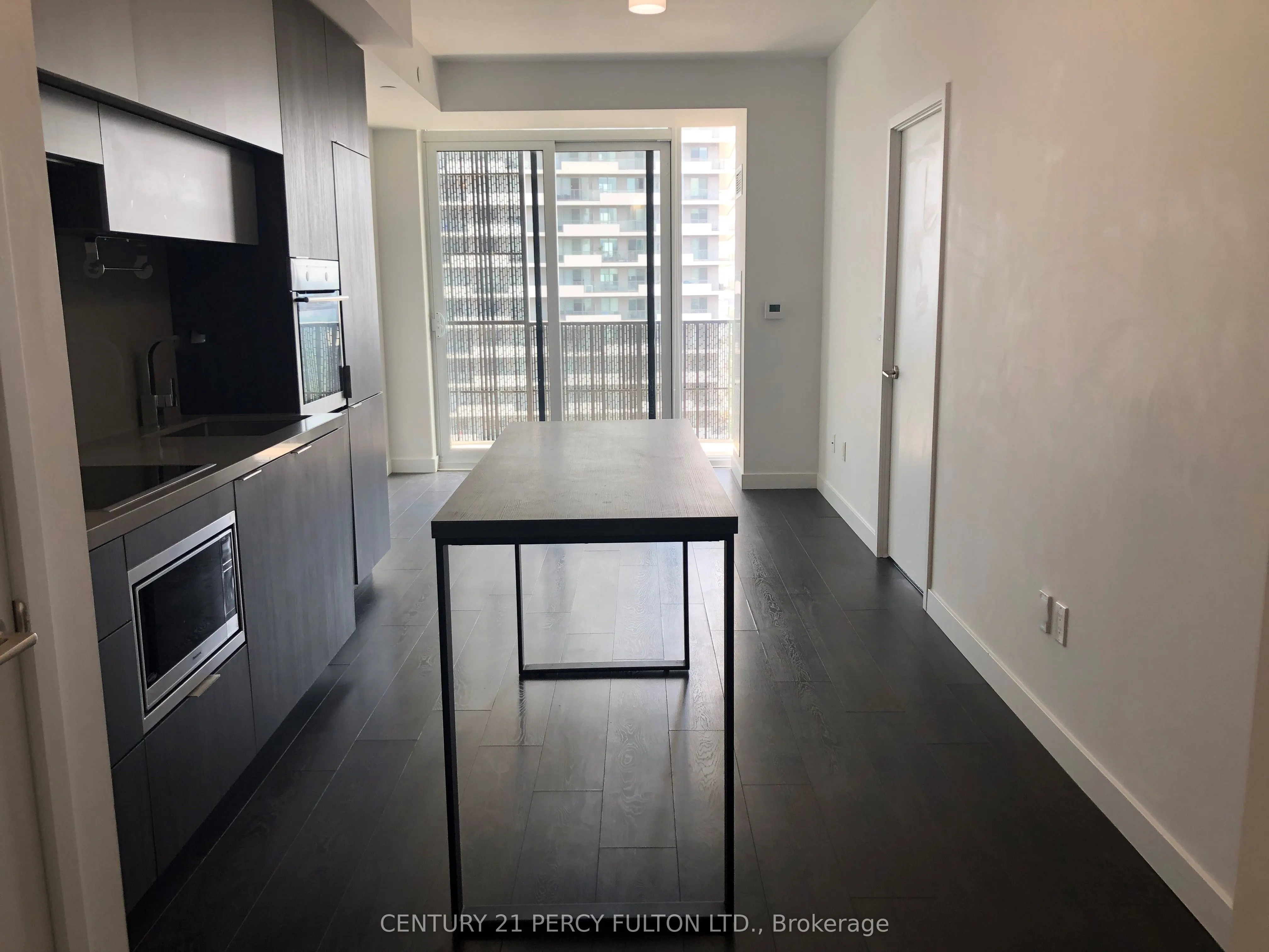 8 Eglinton Avenue E, #2001