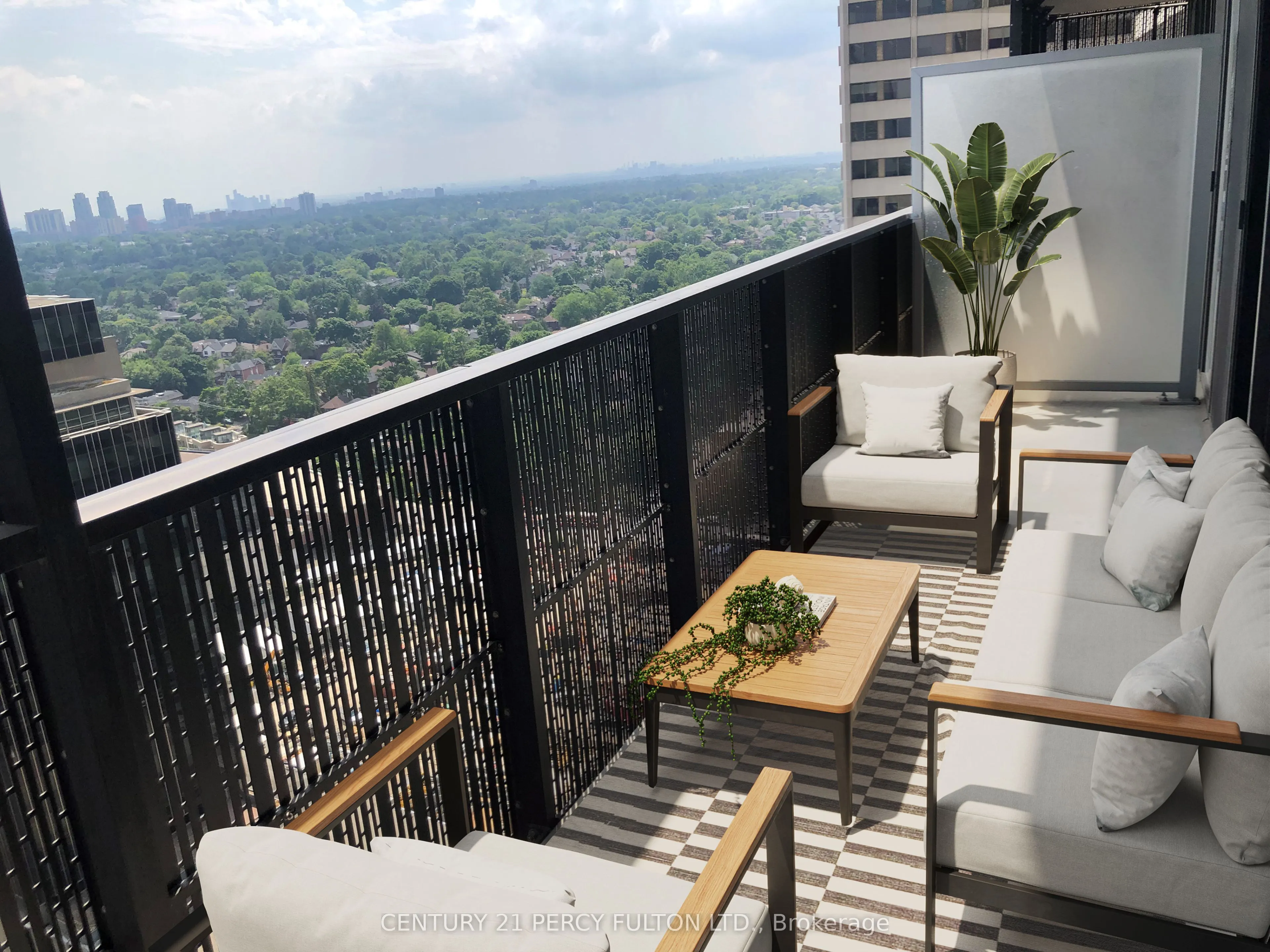 8 Eglinton Avenue E, #2001
