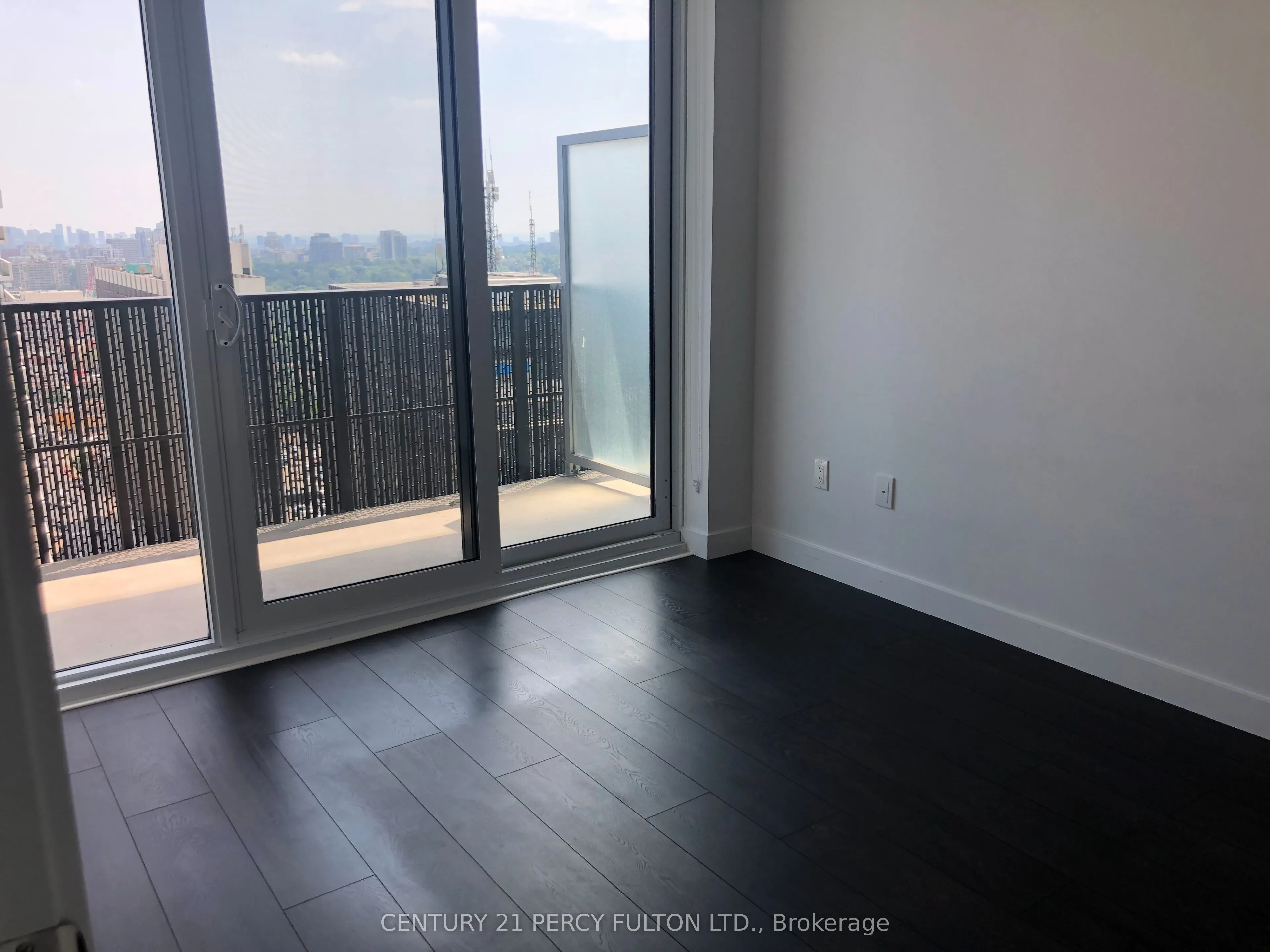 8 Eglinton Avenue E, #2001