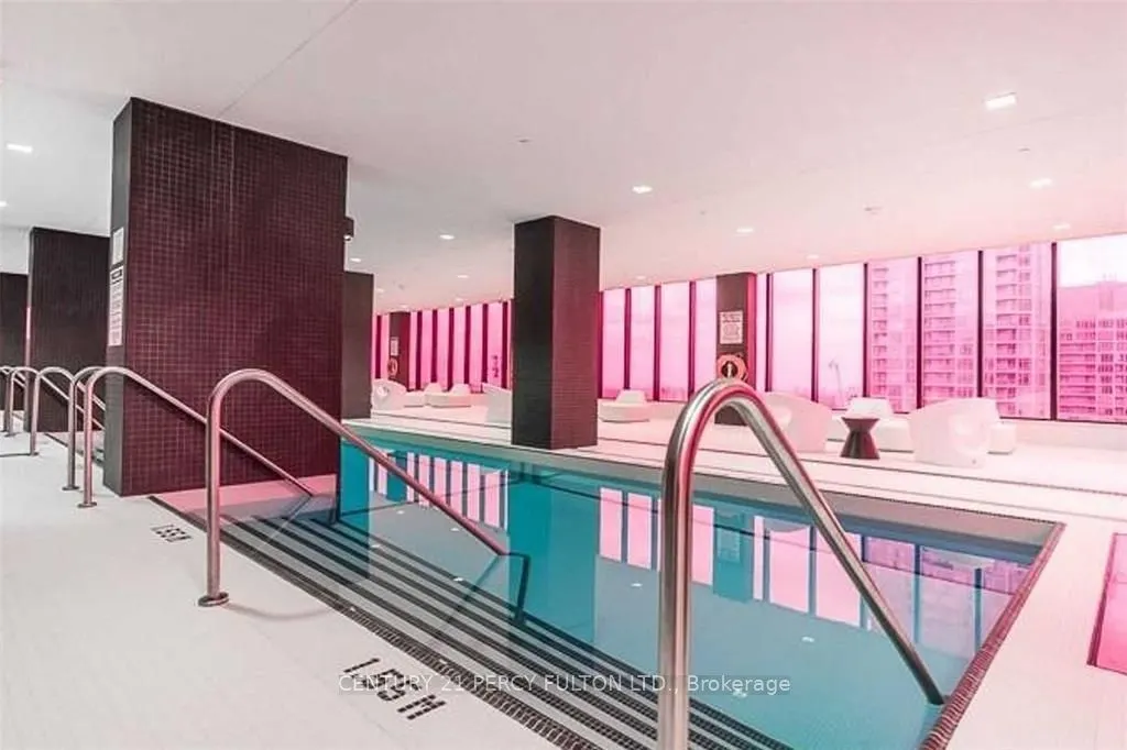 8 Eglinton Avenue E, #2001