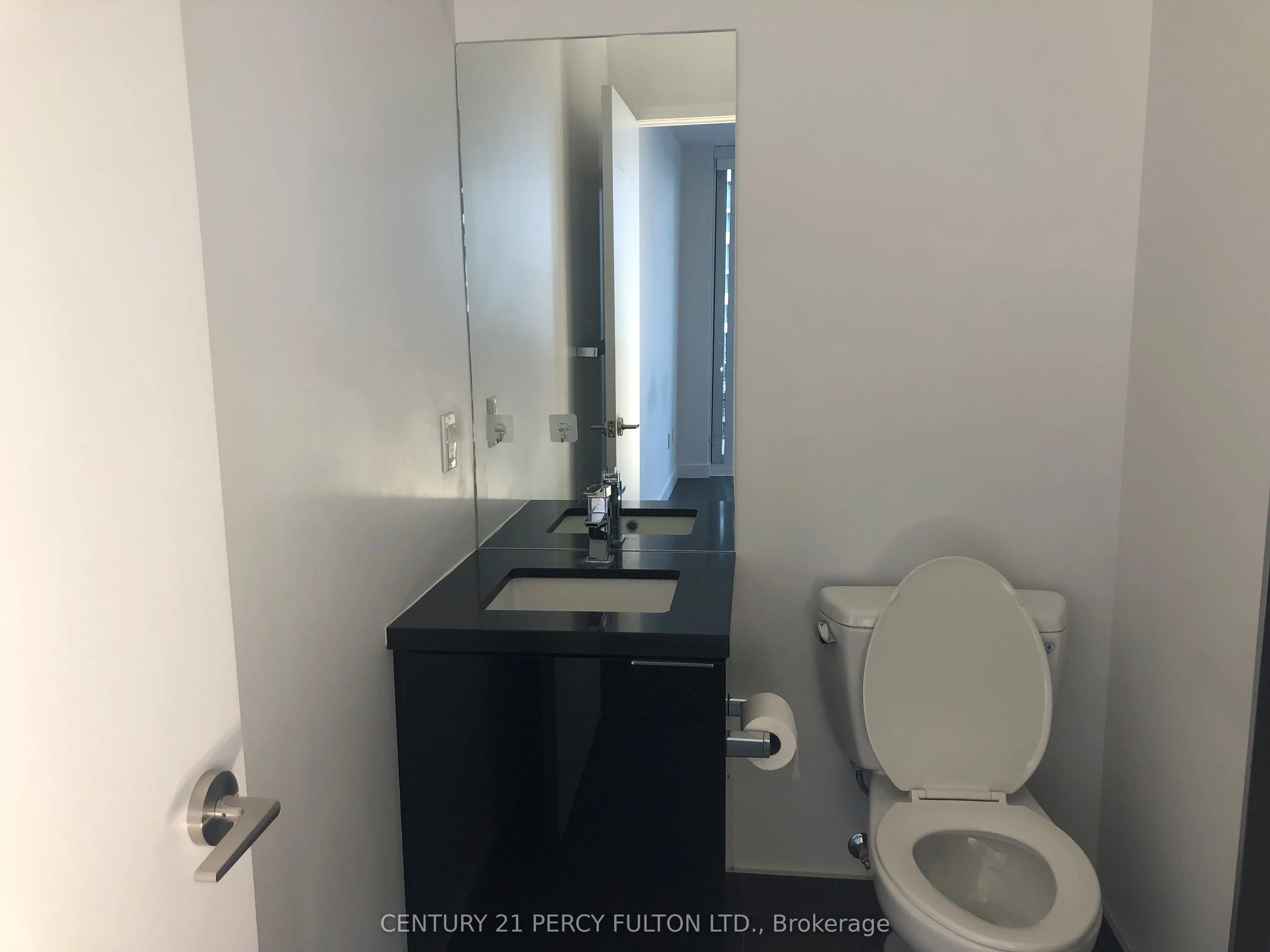8 Eglinton Avenue E, #2001