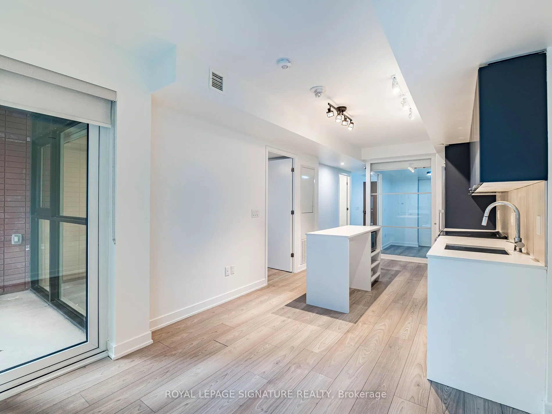 8 Tippett Road, #525