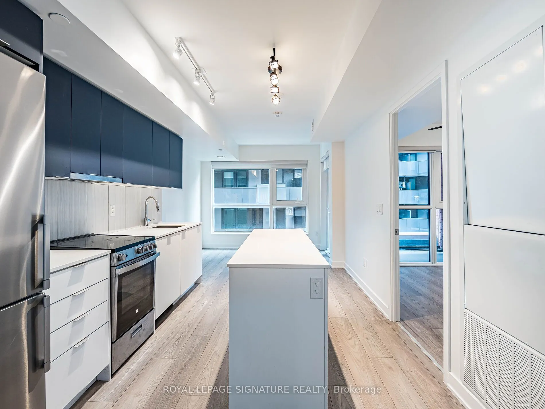 8 Tippett Road, #525