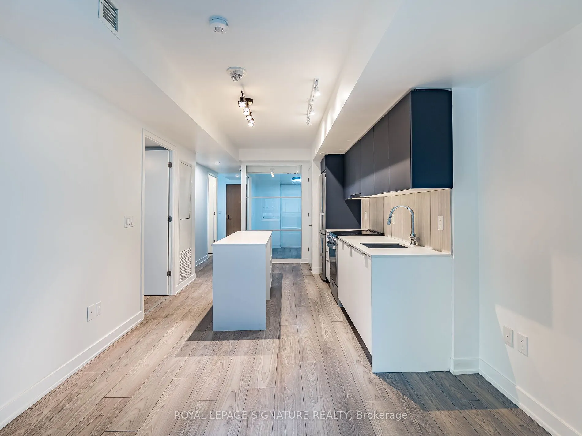 8 Tippett Road, #525