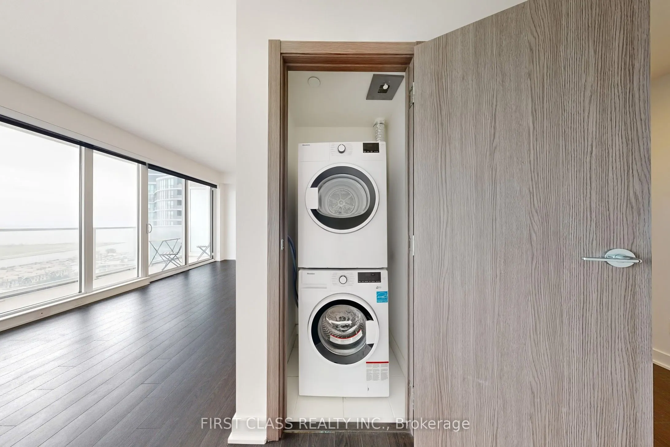 19 Bathurst Street, #3012
