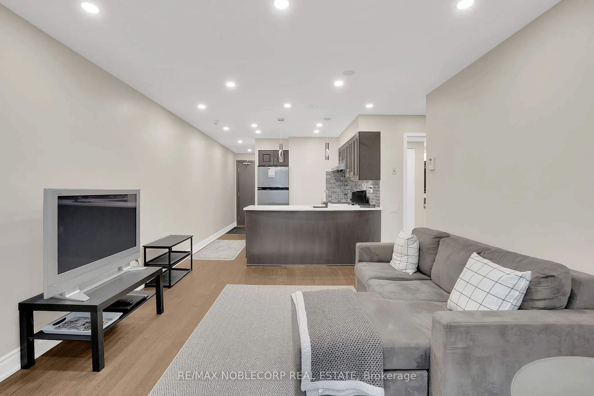 33 Sheppard Avenue E, #500