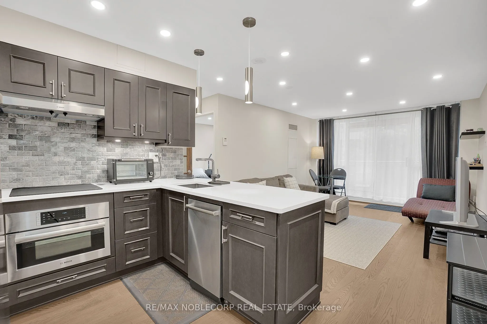 33 Sheppard Avenue E, #500