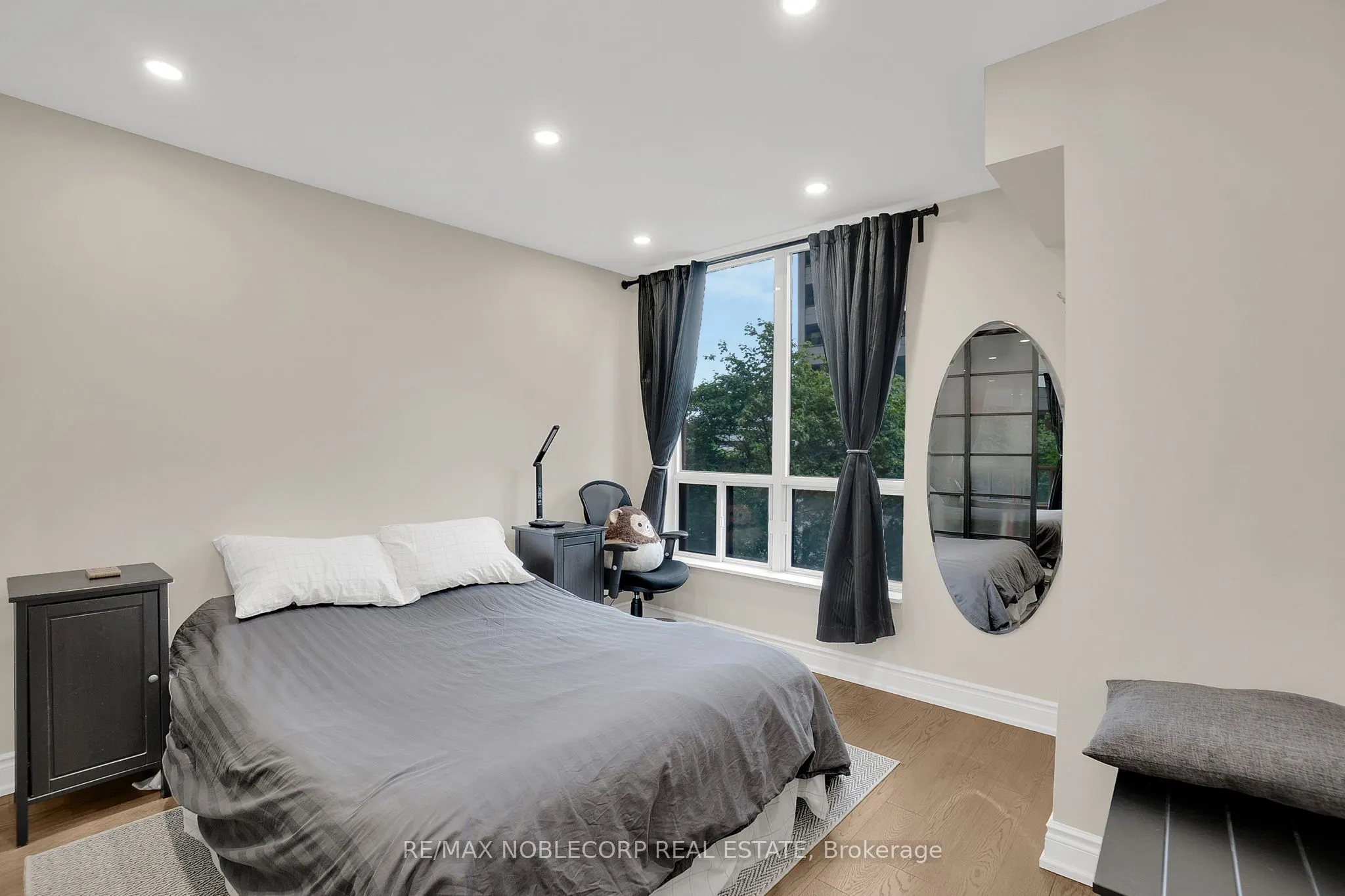 33 Sheppard Avenue E, #500