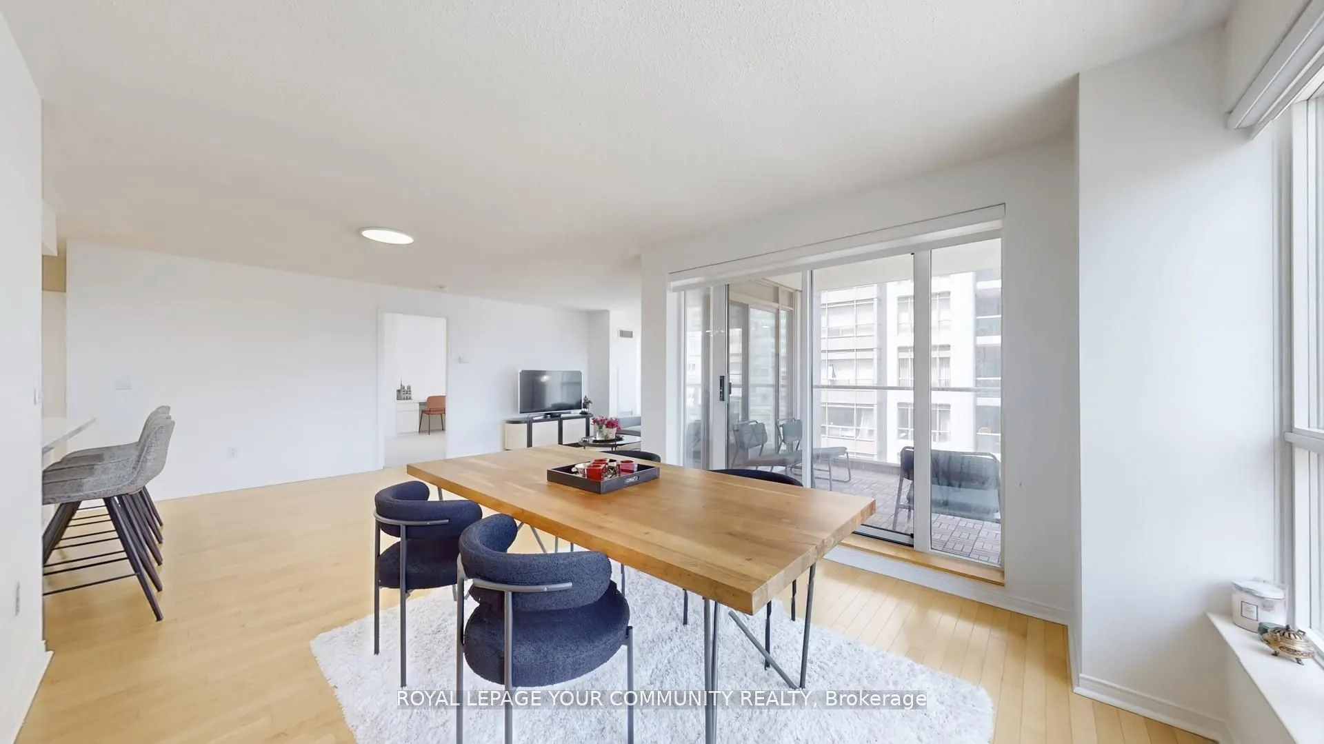 909 Bay Street, #1609