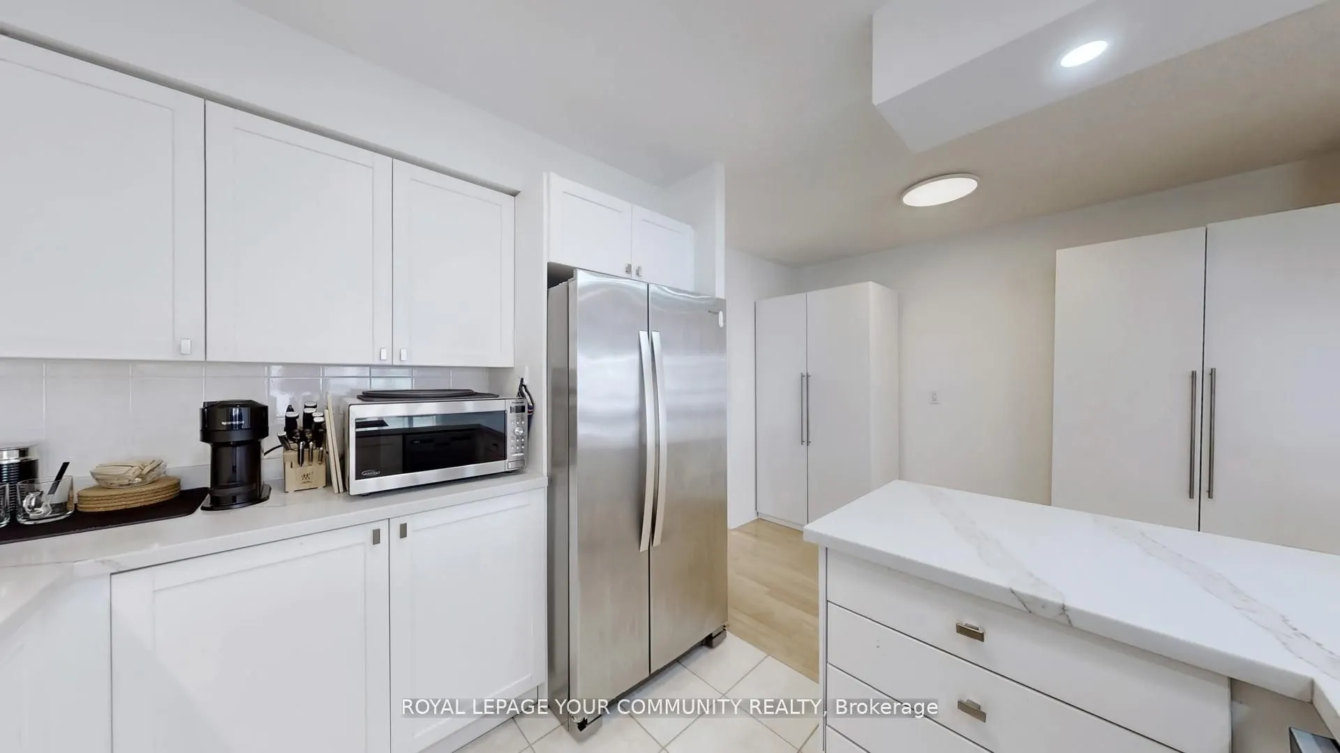 909 Bay Street, #1609