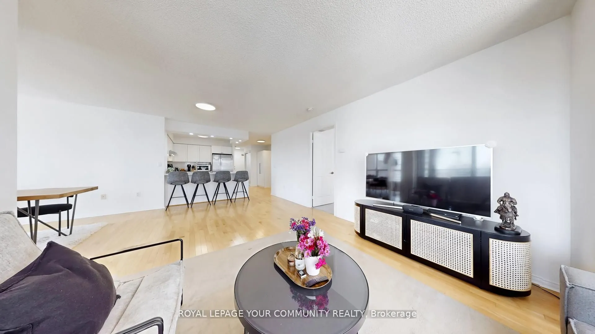 909 Bay Street, #1609