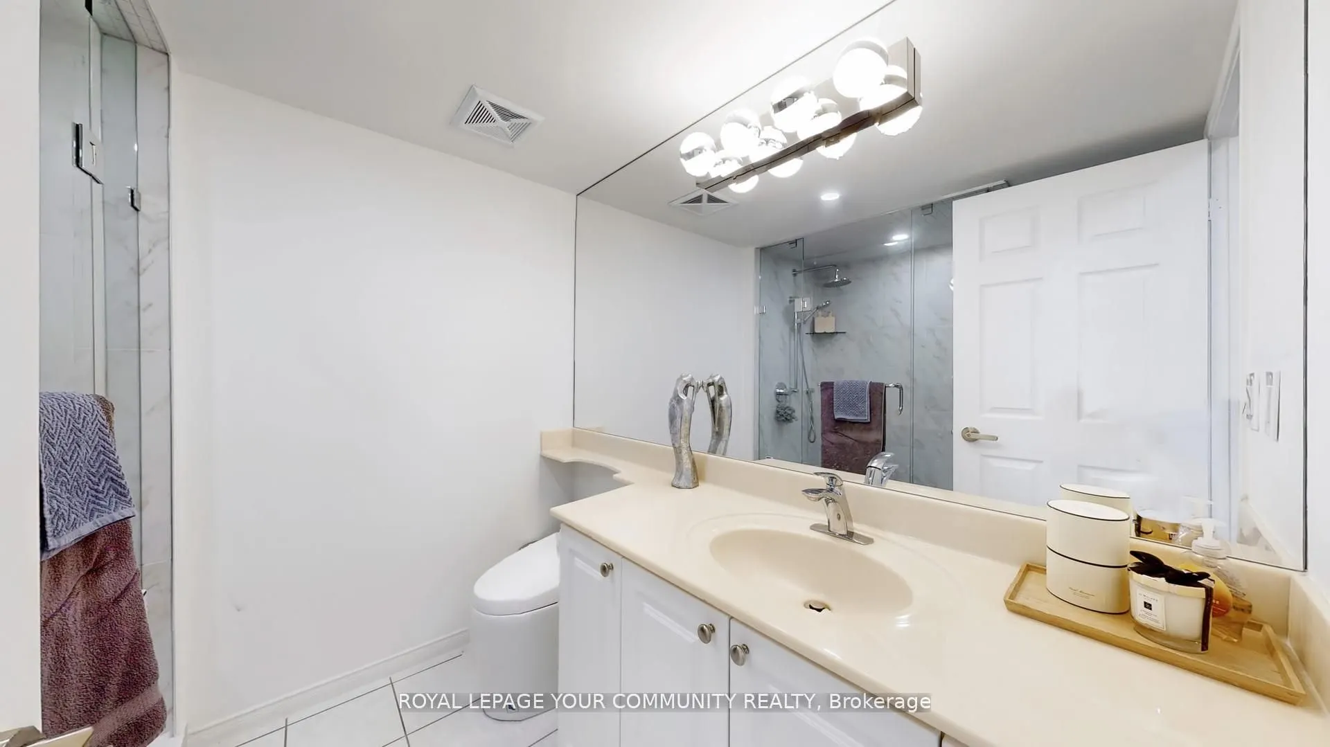 909 Bay Street, #1609