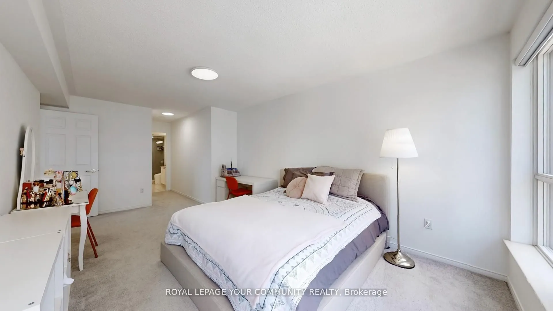 909 Bay Street, #1609
