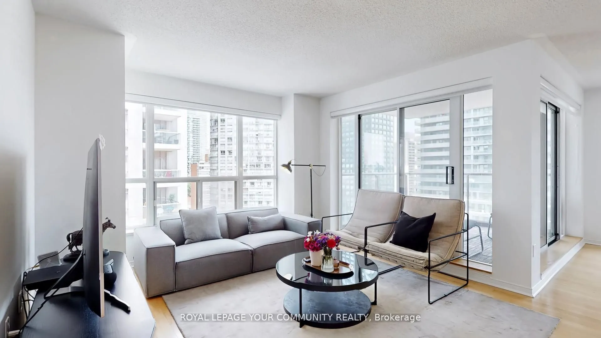 909 Bay Street, #1609