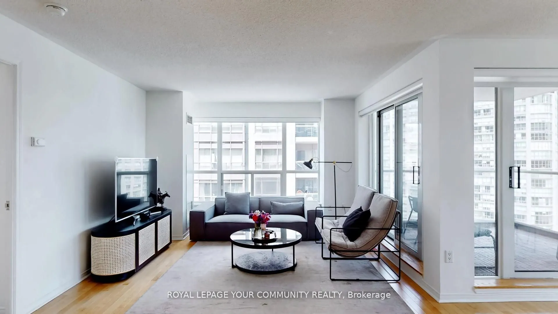 909 Bay Street, #1609