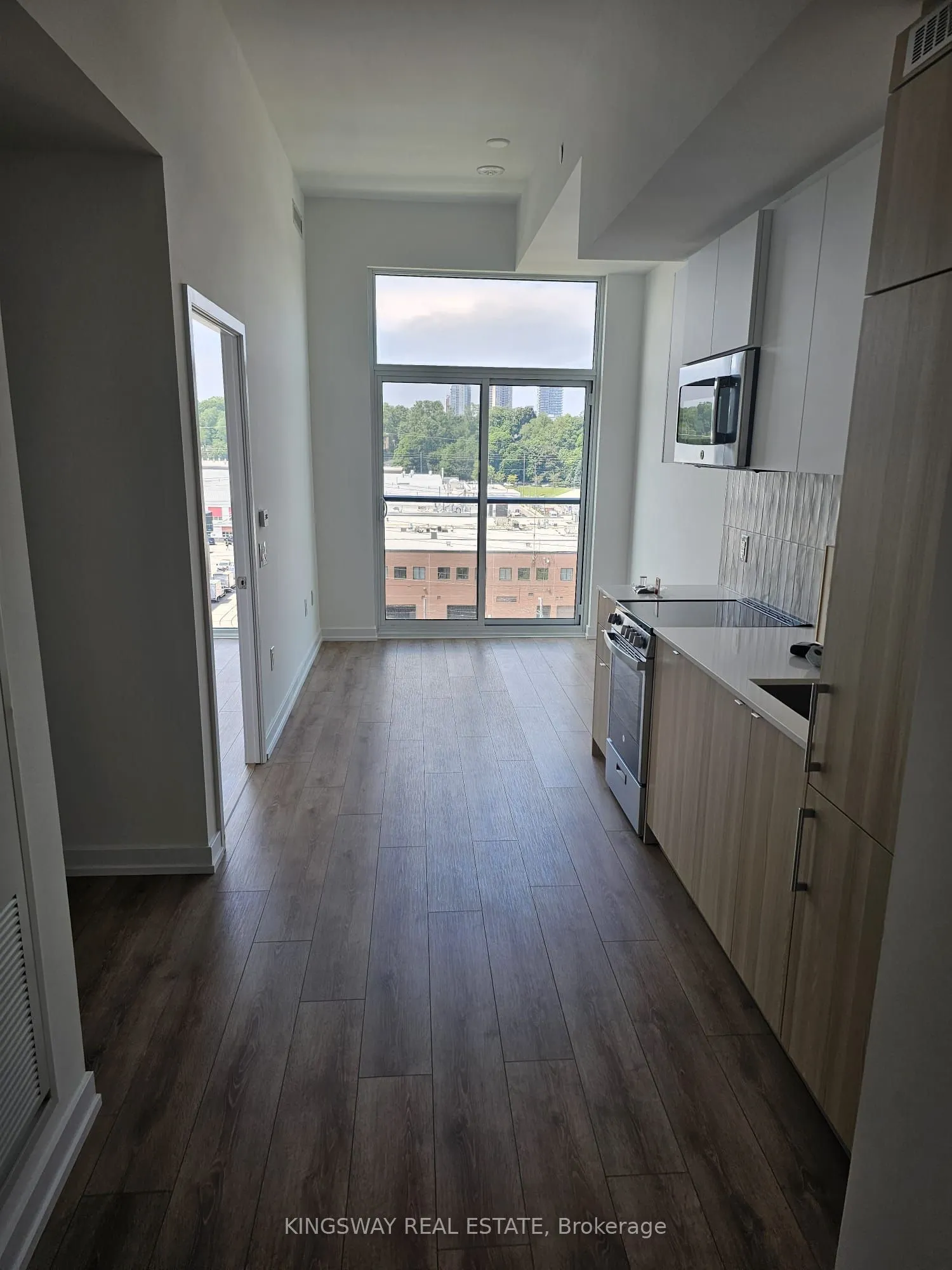 500 Dupont Street, #809