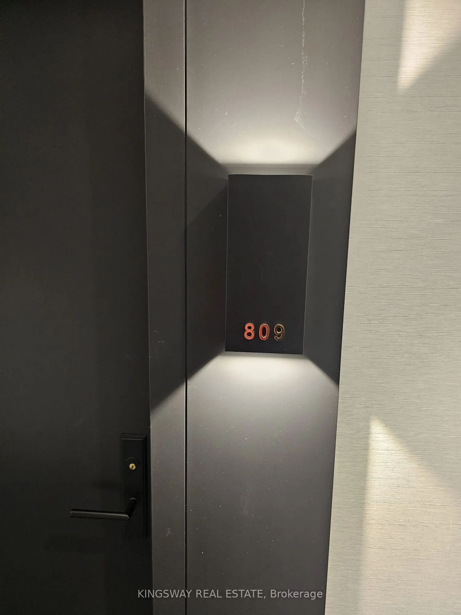 500 Dupont Street, #809