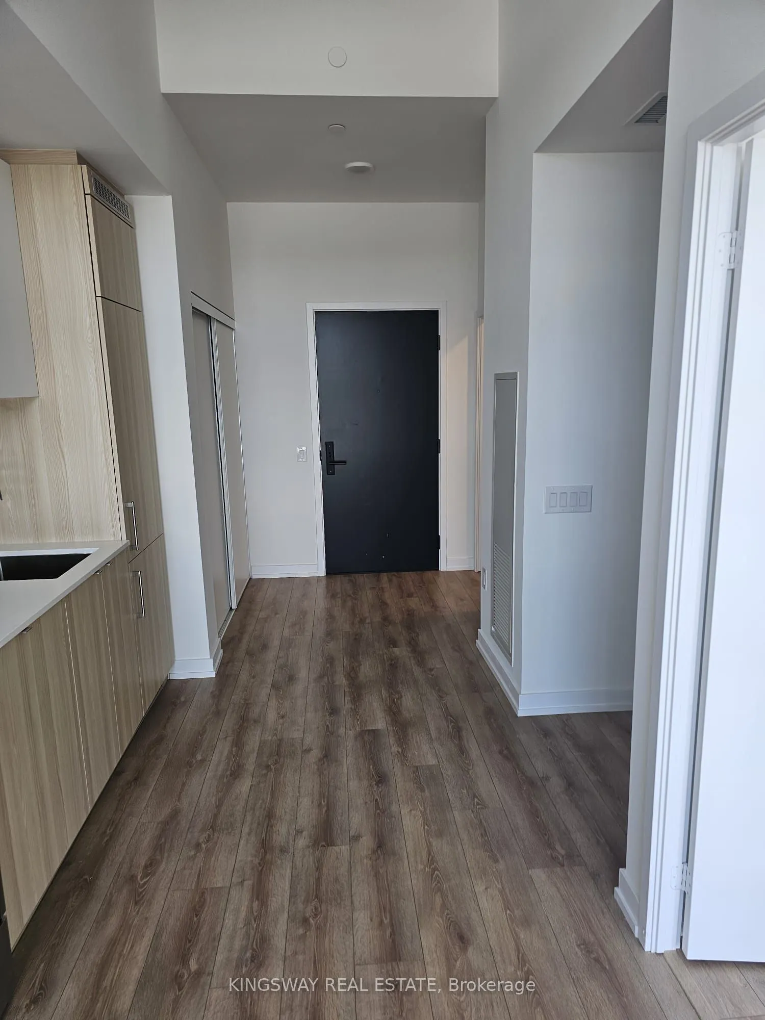500 Dupont Street, #809