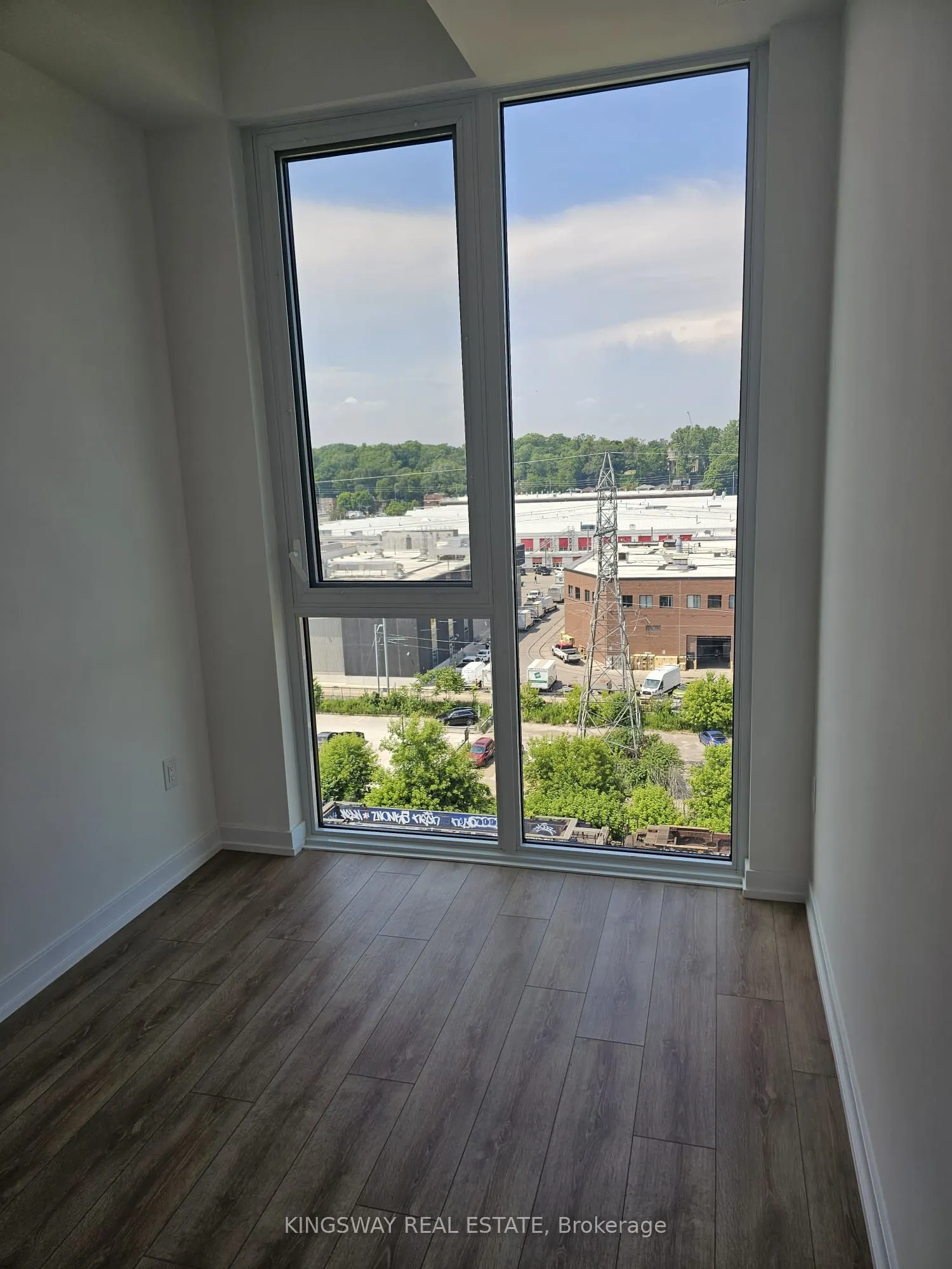 500 Dupont Street, #809