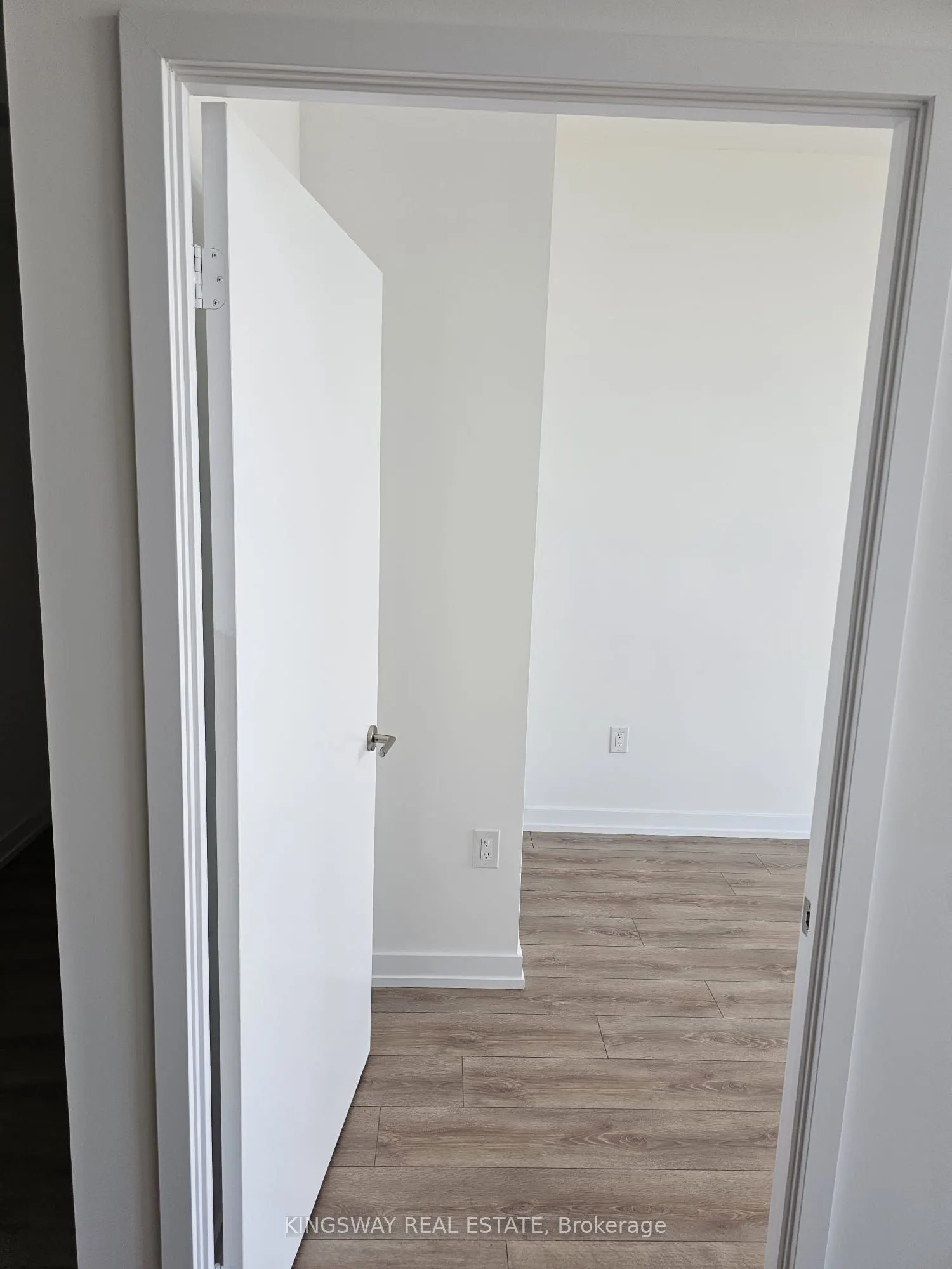 500 Dupont Street, #809