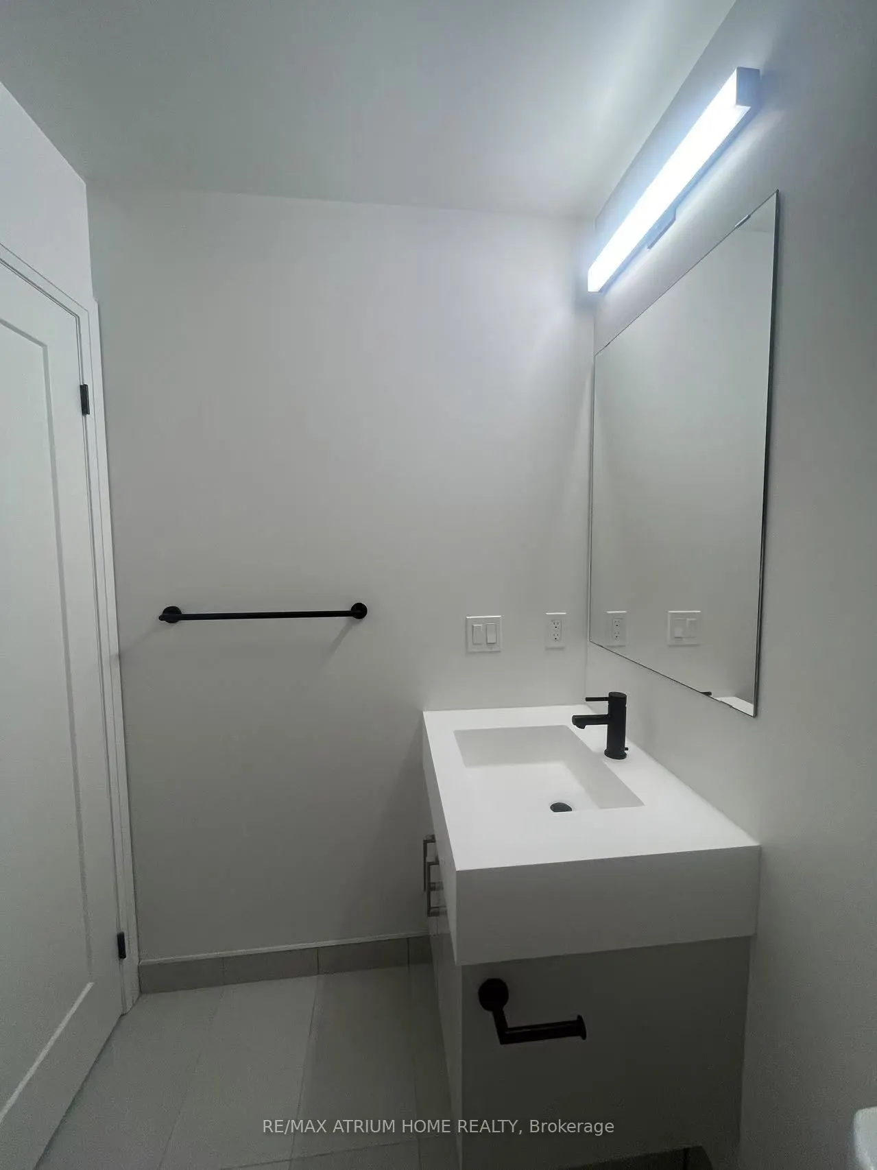 280 Dundas Street W, #2607