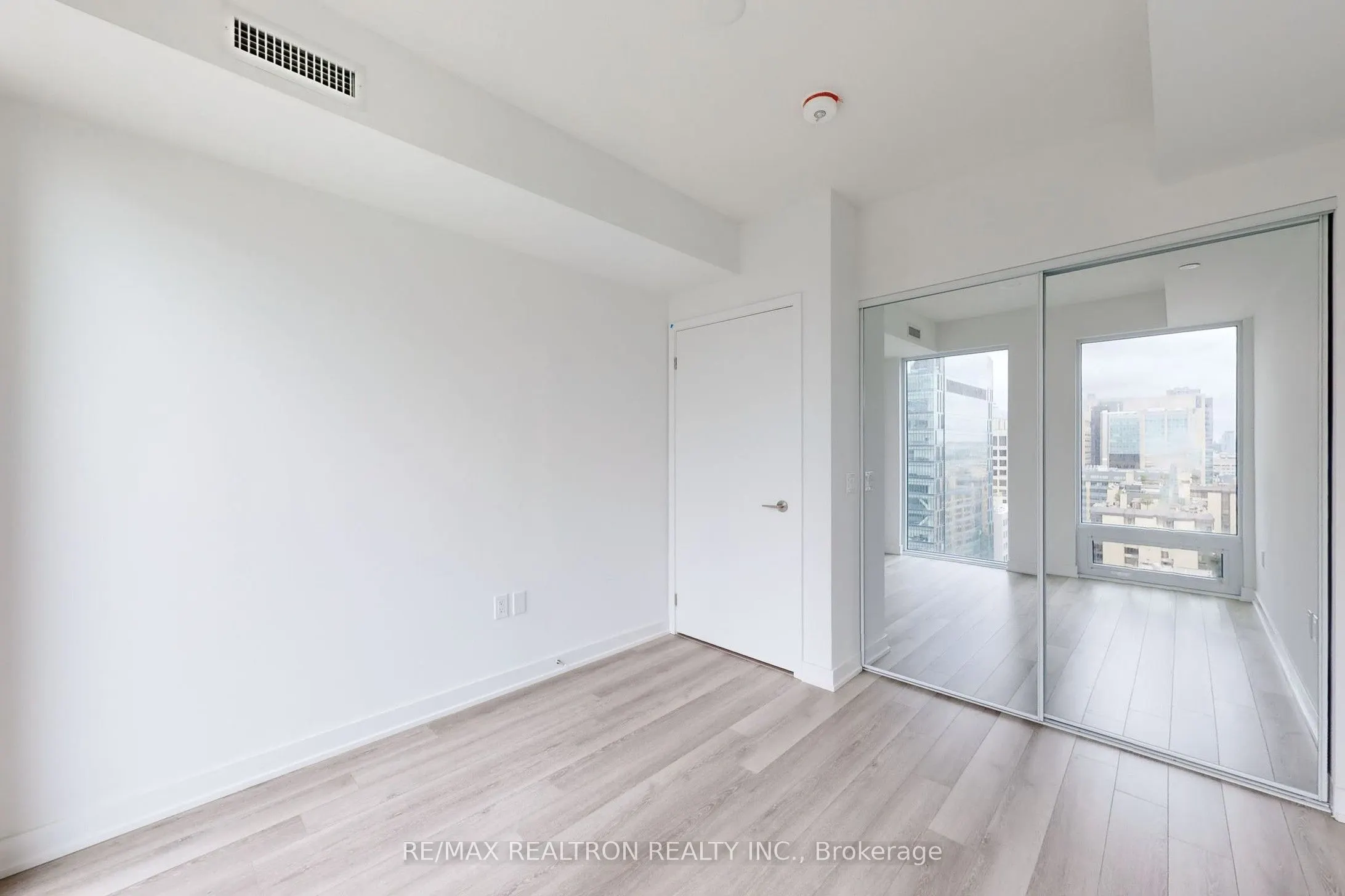 238 Simcoe Street, #1901