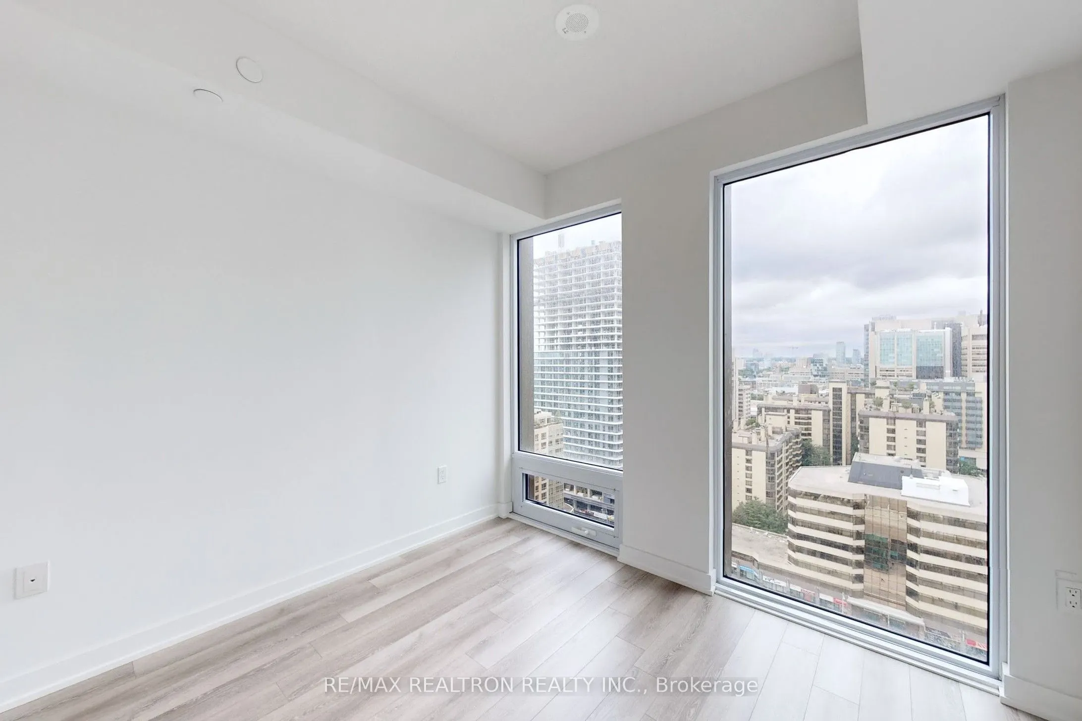 238 Simcoe Street, #1901