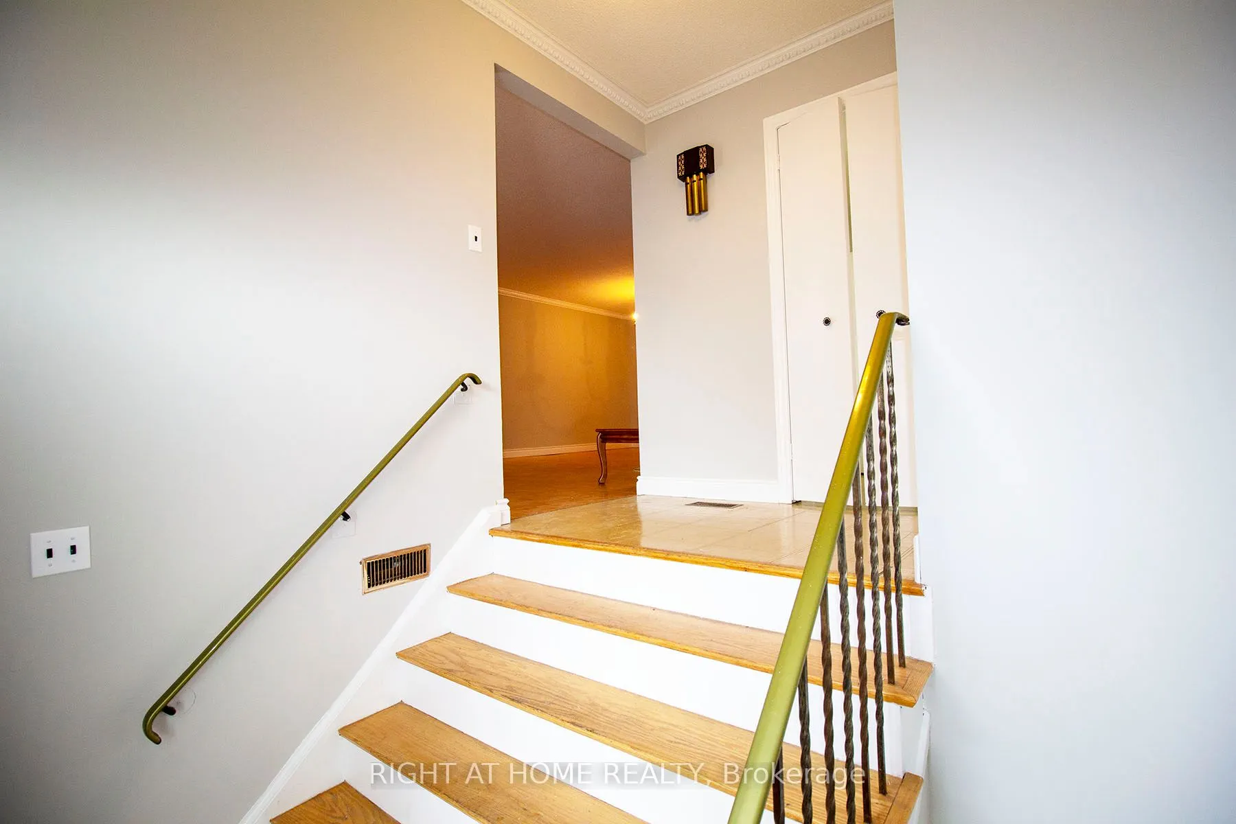 55 Mentor Boulevard, #Upper Unit