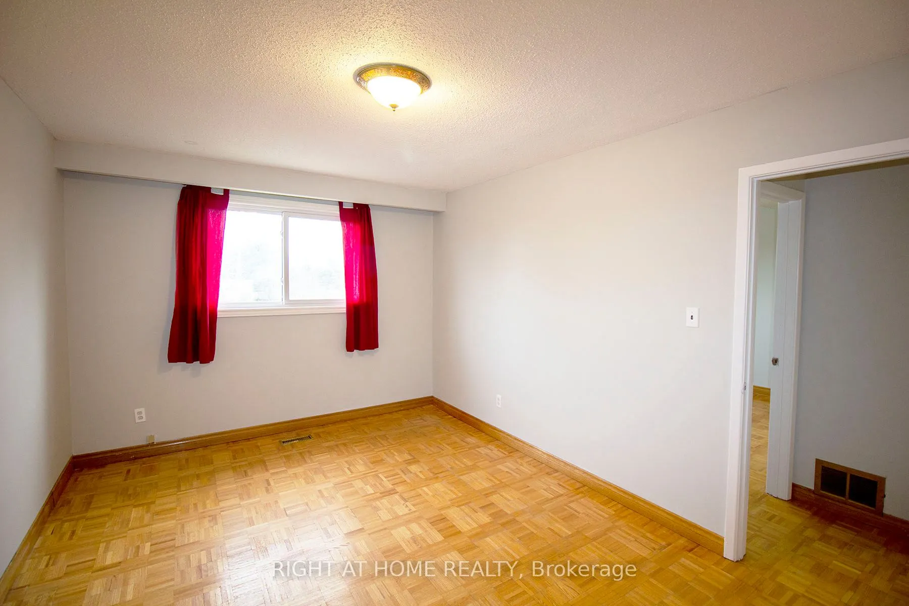 55 Mentor Boulevard, #Upper Unit