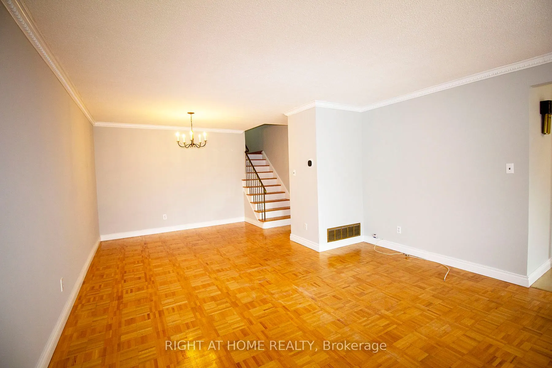 55 Mentor Boulevard, #Upper Unit