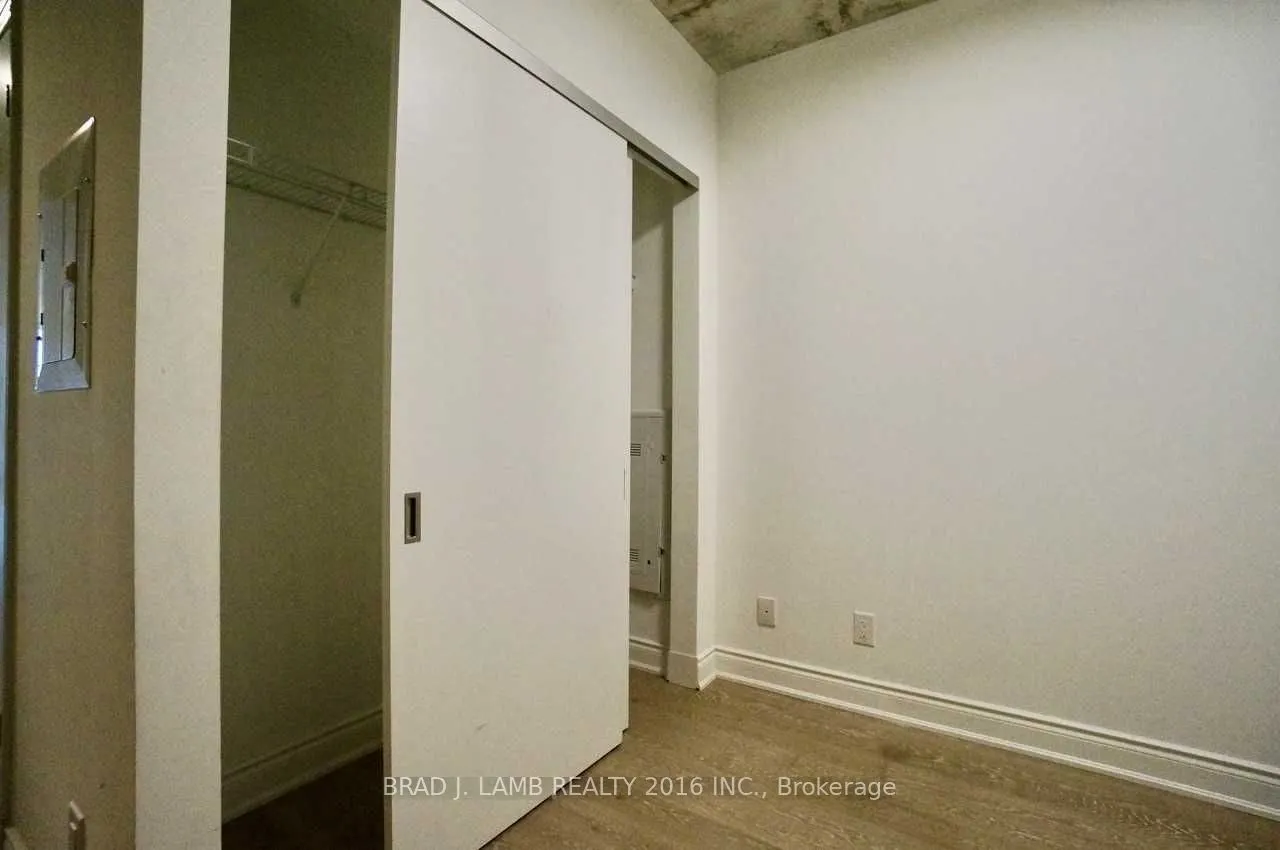608 Richmond Street W, #807
