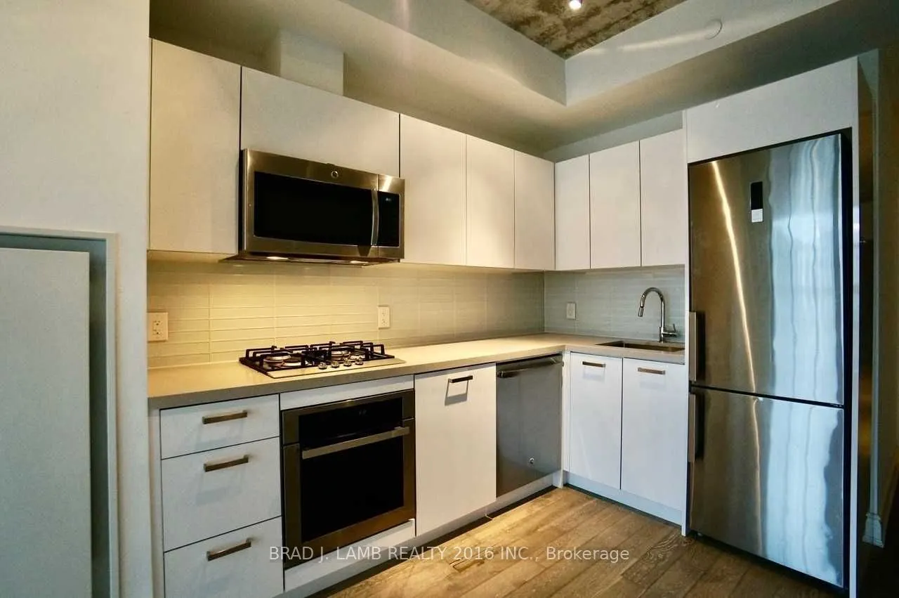 608 Richmond Street W, #807