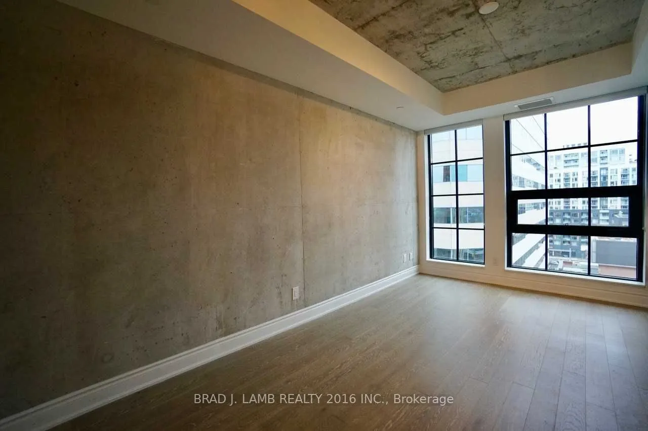 608 Richmond Street W, #807