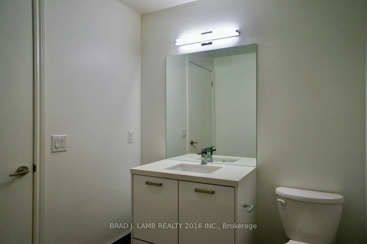 608 Richmond Street W, #807