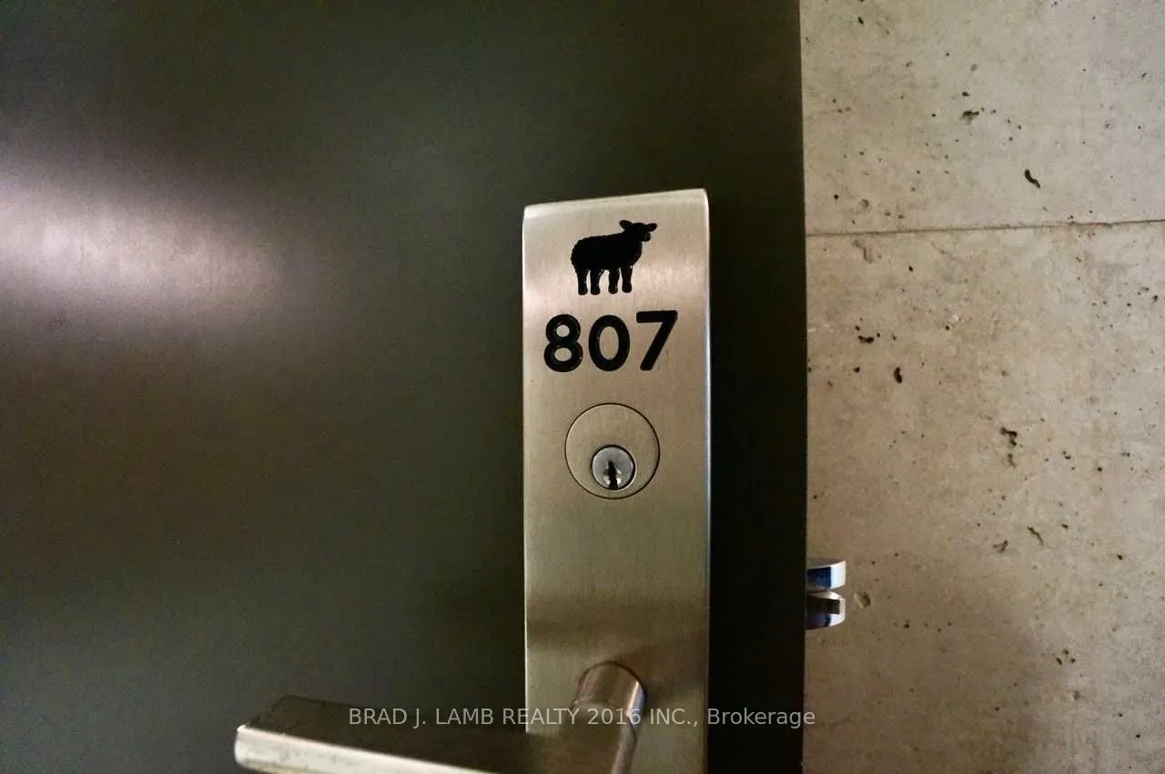 608 Richmond Street W, #807