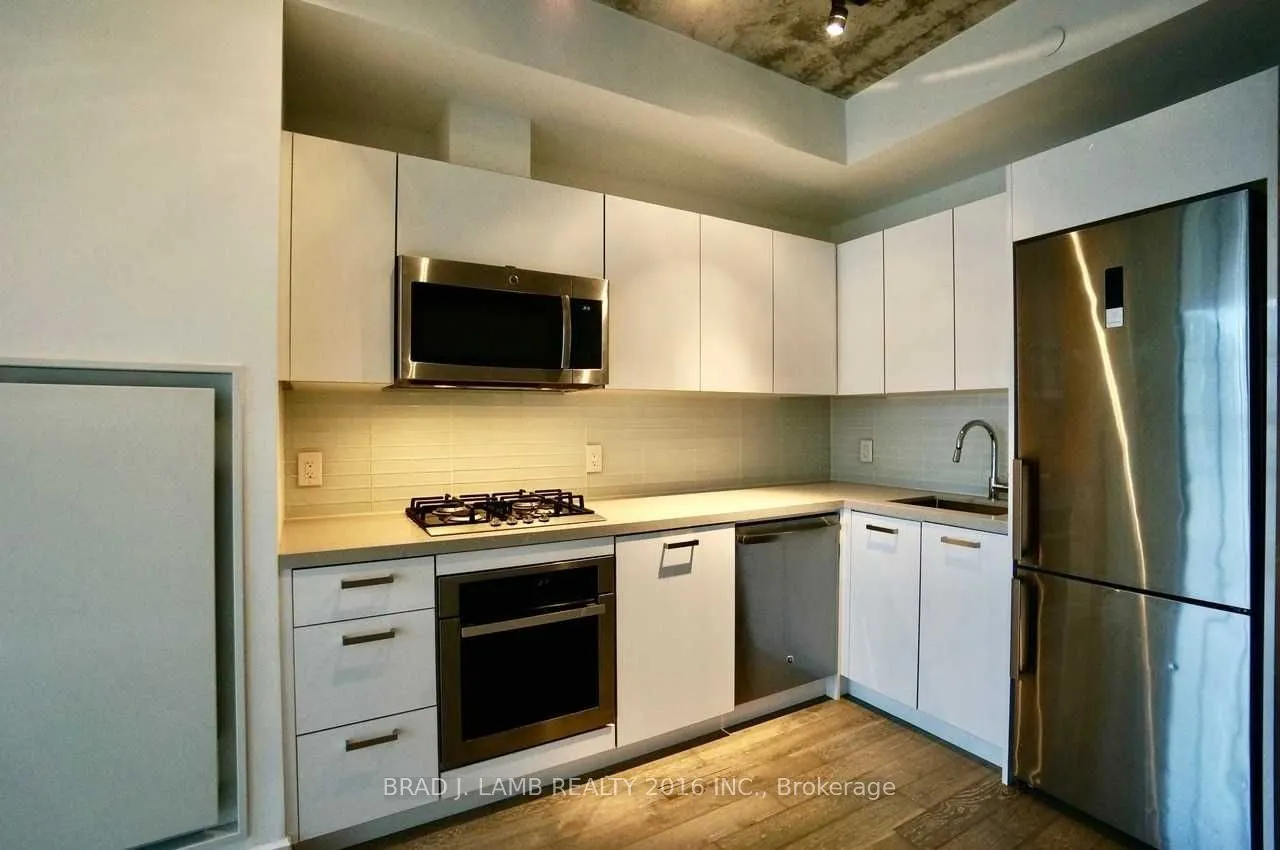 608 Richmond Street W, #807