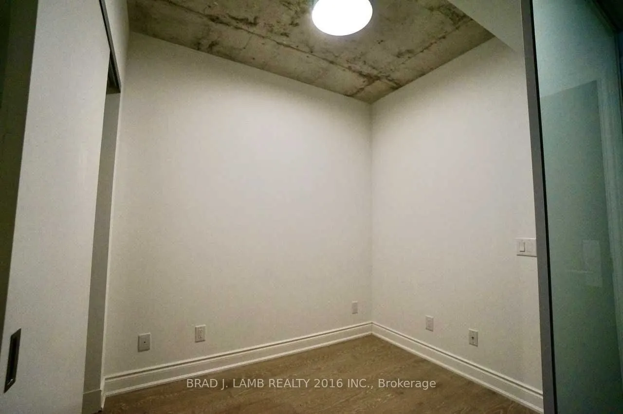 608 Richmond Street W, #807