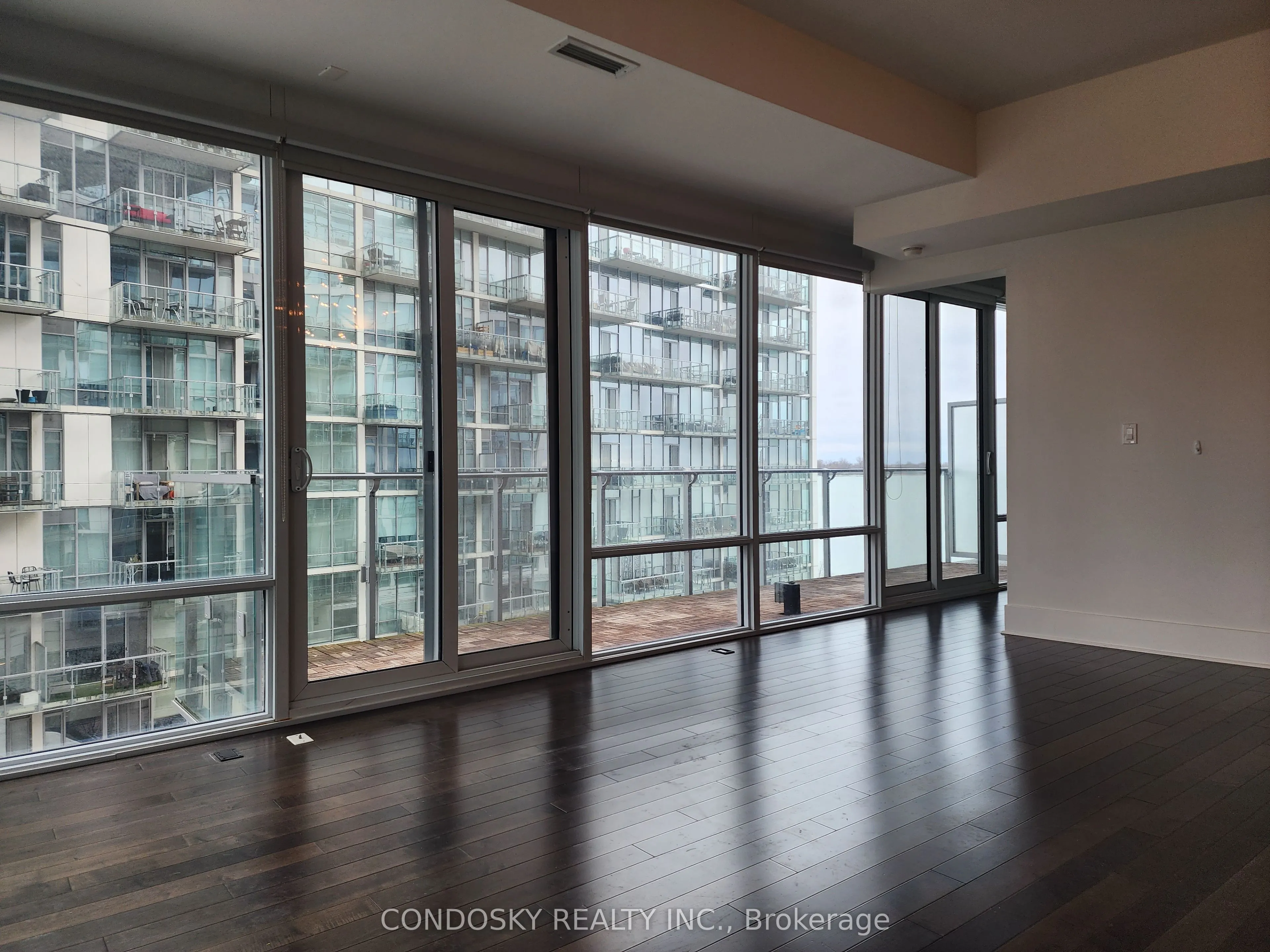 29 Queens Quay E, #601