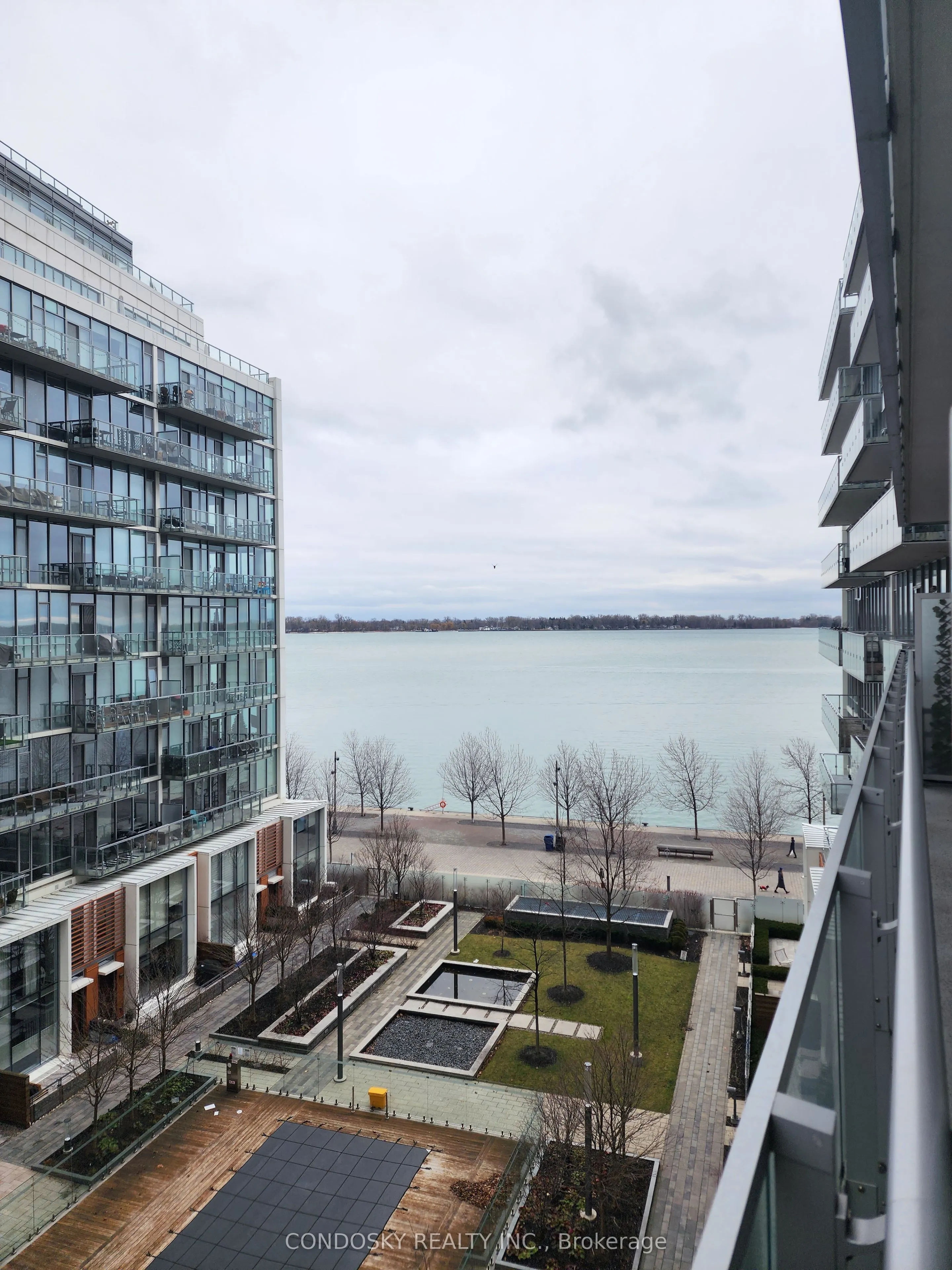 29 Queens Quay E, #601