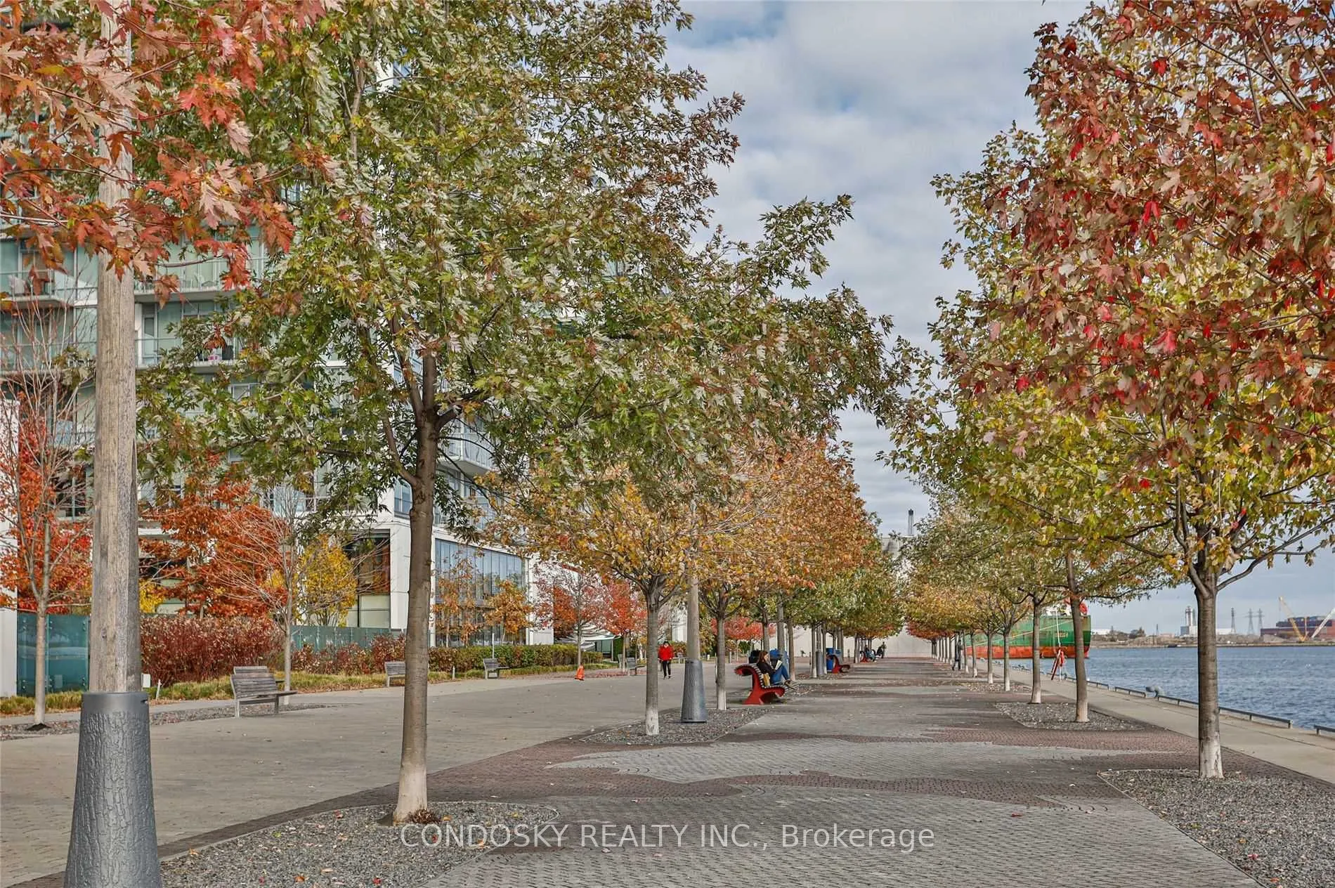 29 Queens Quay E, #601