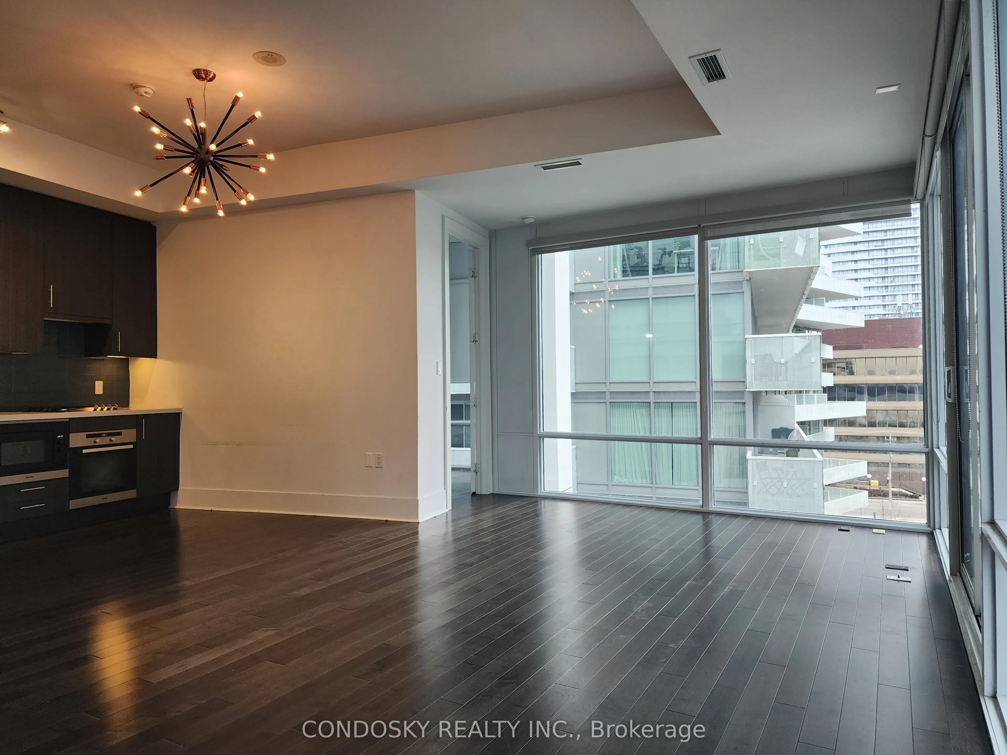 29 Queens Quay E, #601