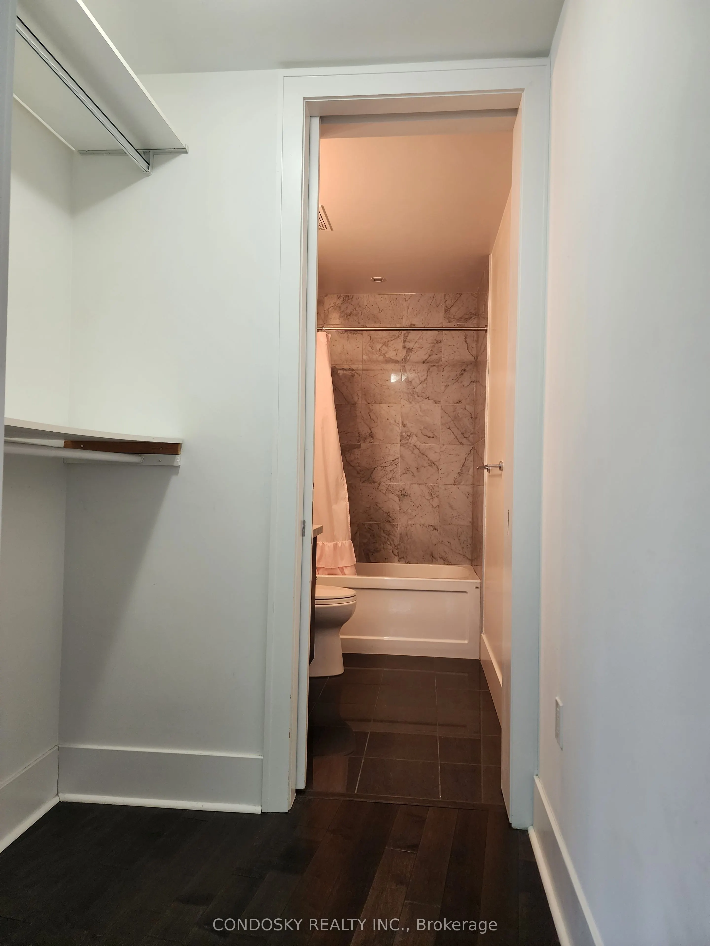 29 Queens Quay E, #601